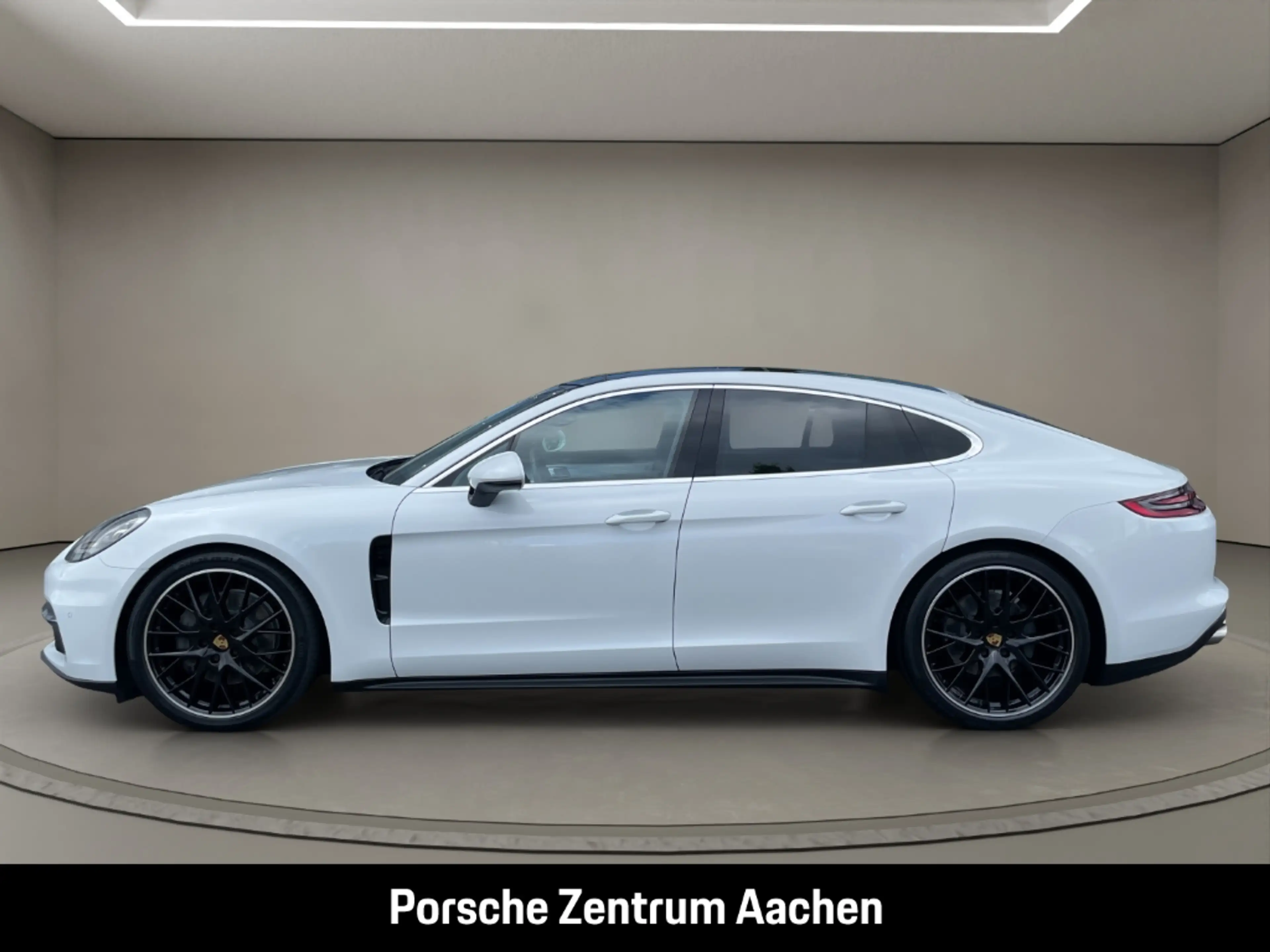 Porsche Panamera 4S — photo 2