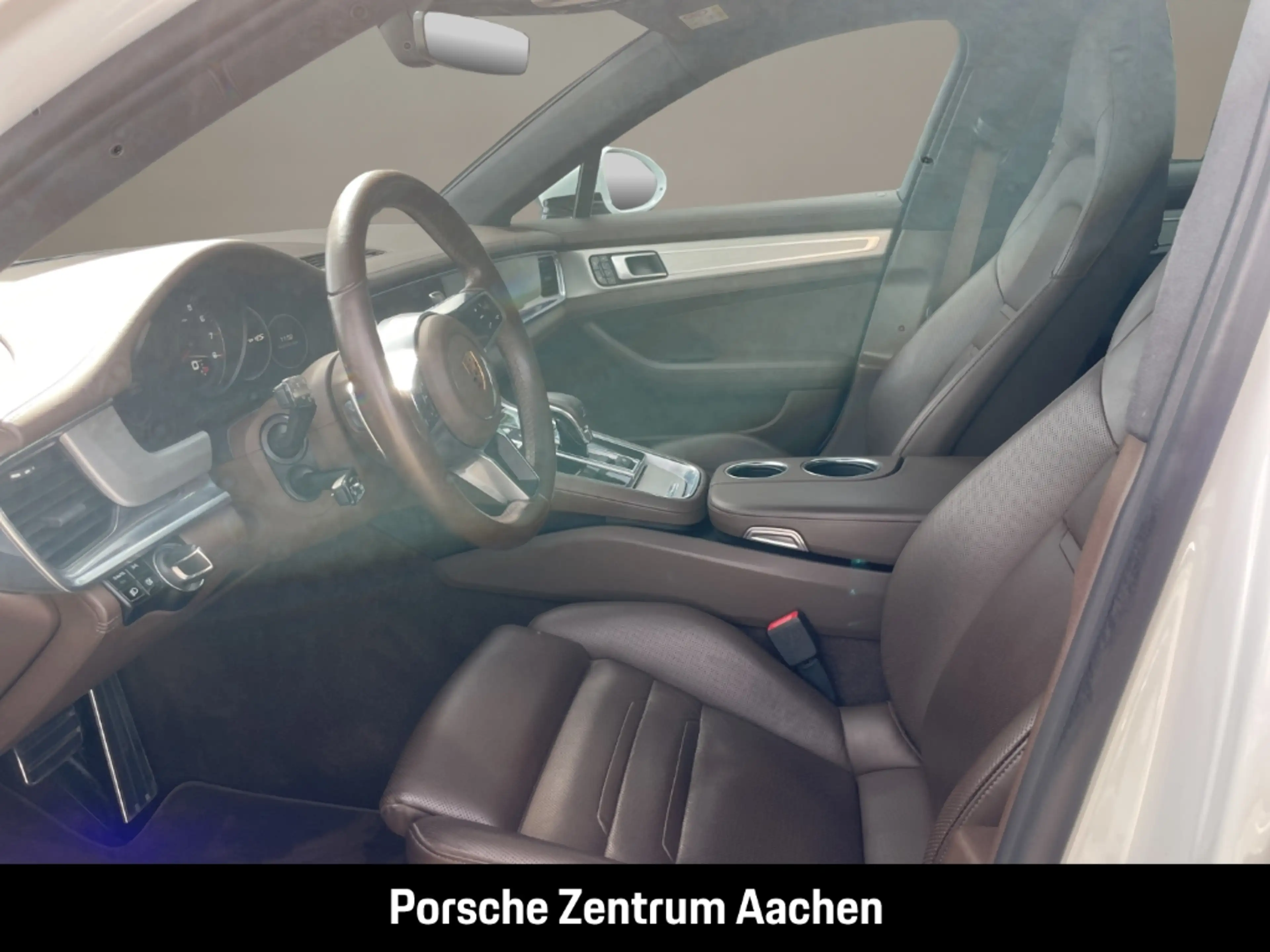 Porsche Panamera 4S — photo 11