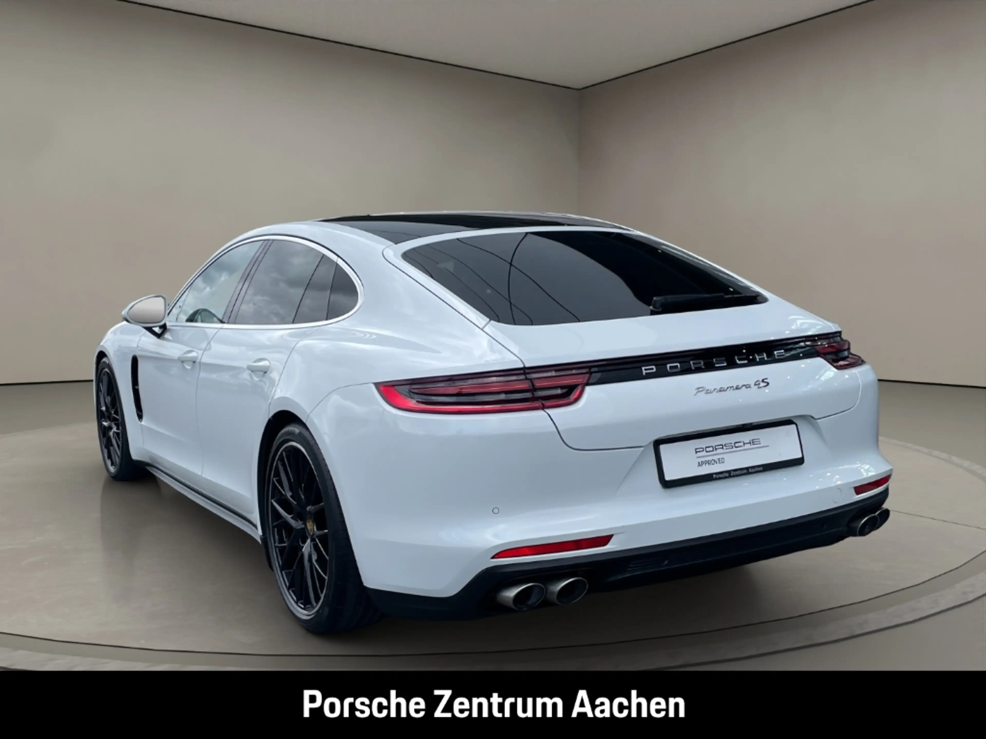 Porsche Panamera 4S — photo 3