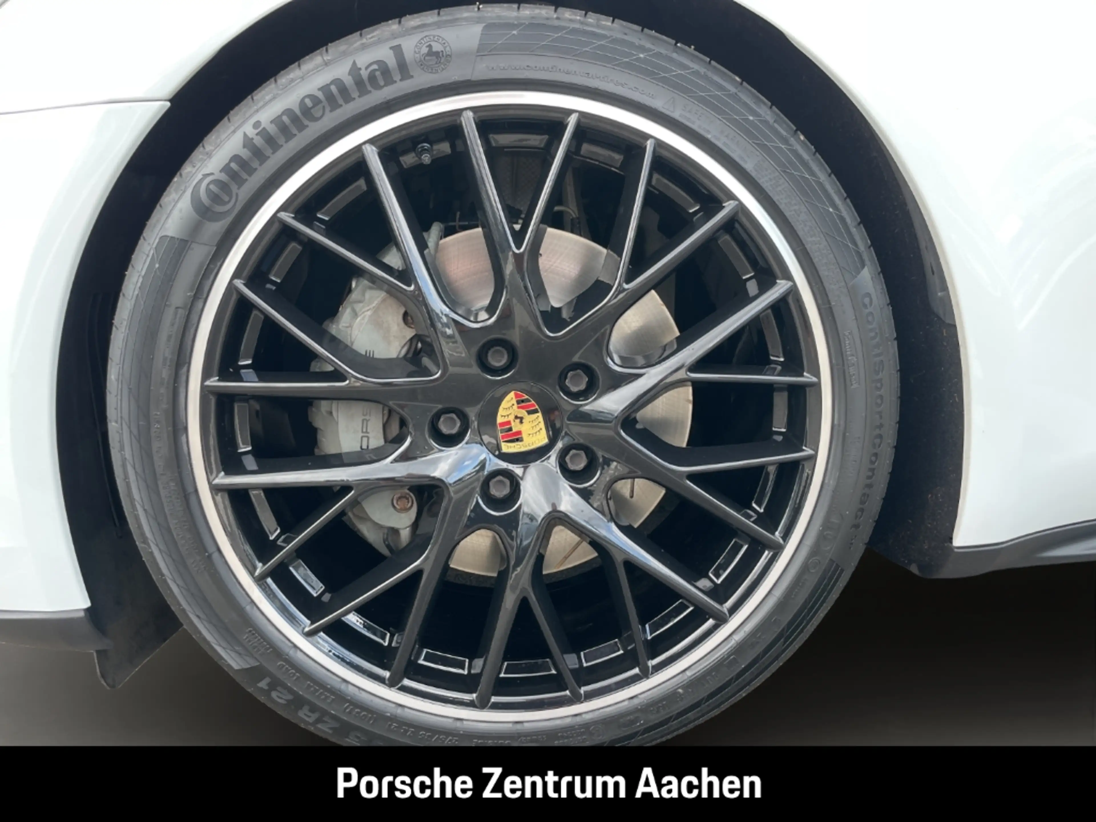 Porsche Panamera 4S — photo 10