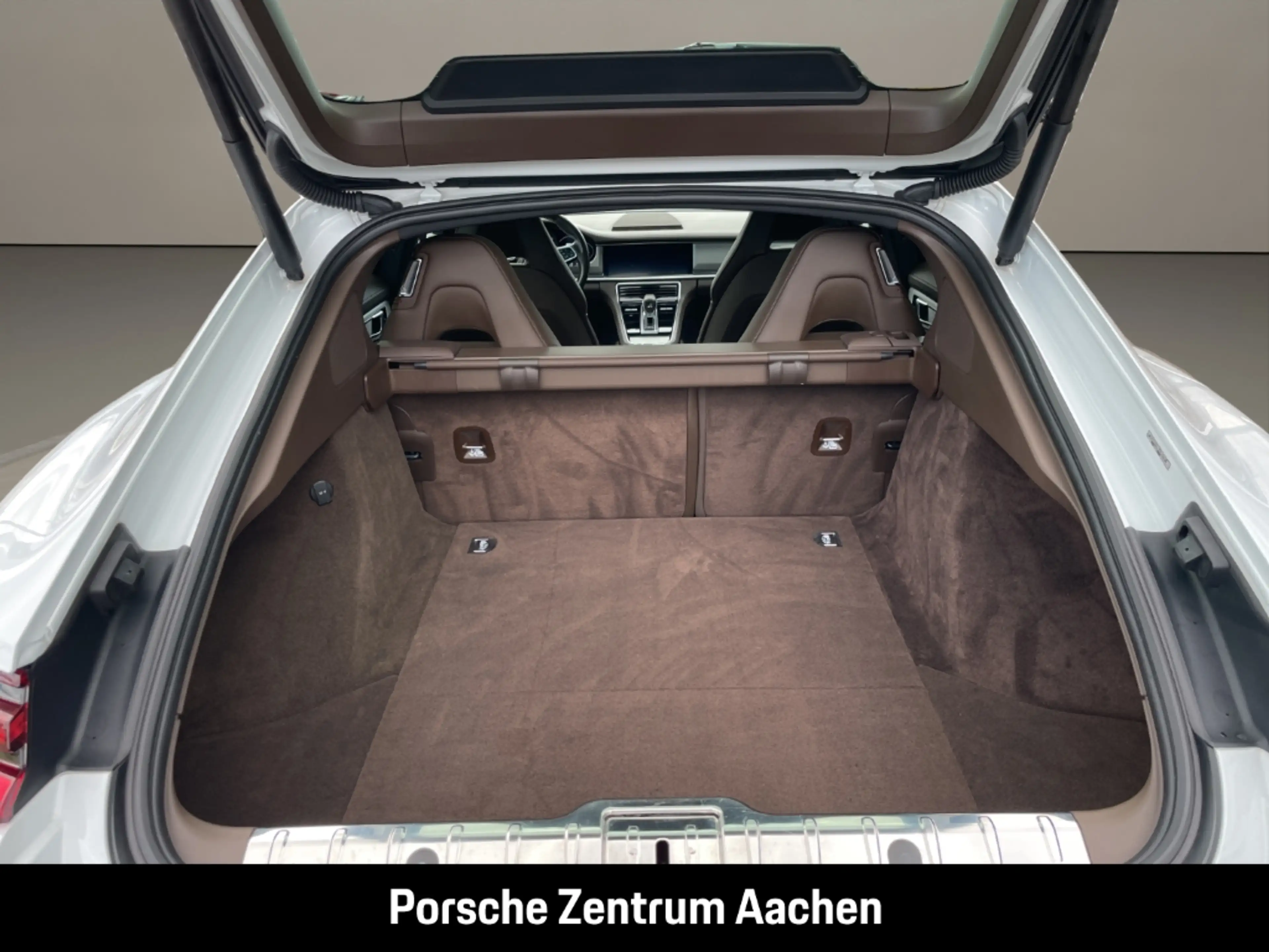 Porsche Panamera 4S — photo 9