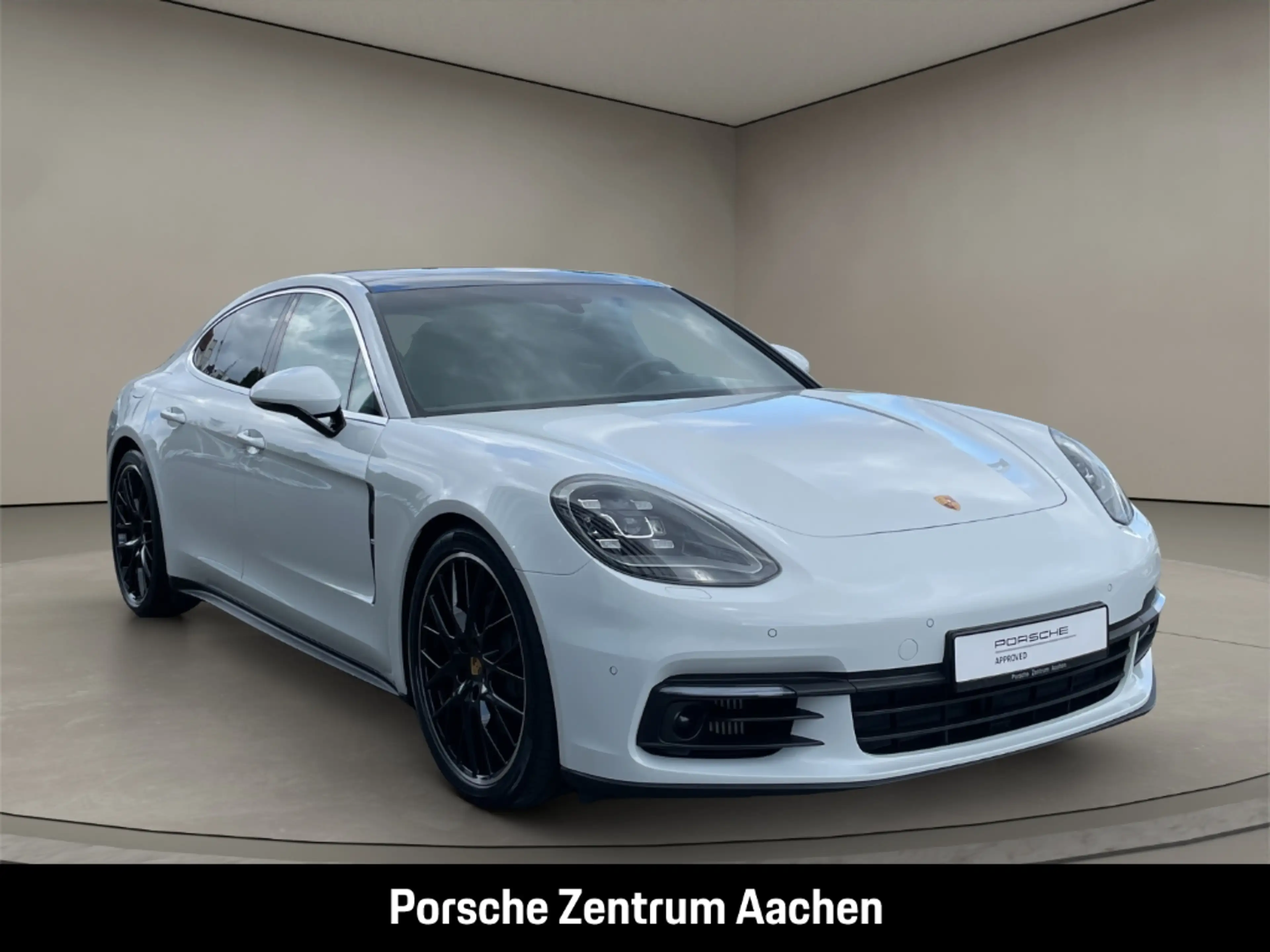 Porsche Panamera 4S — photo 8