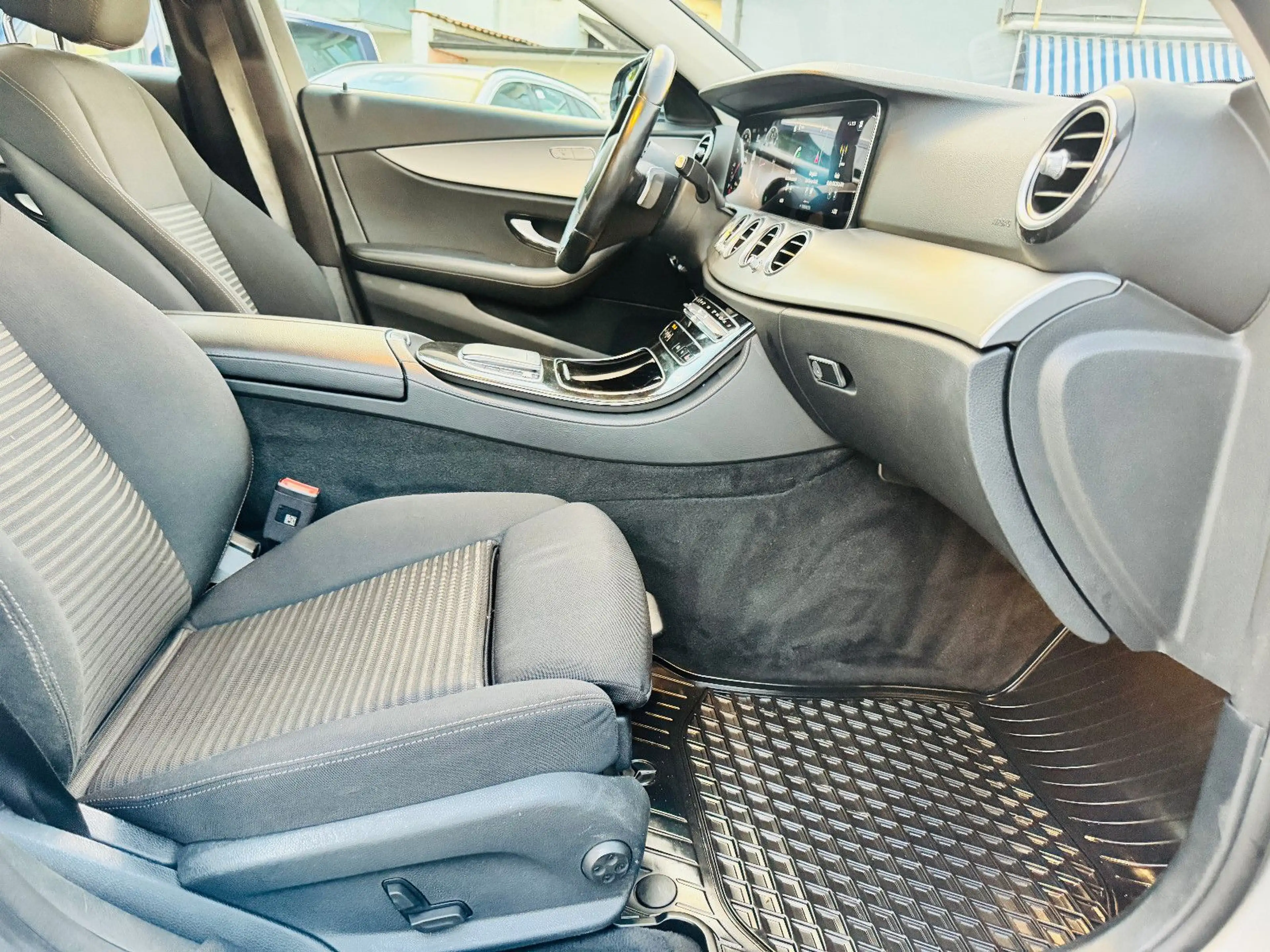Mercedes-Benz E 220 E -Klasse Avantgard E 220 d, Kamera, TOP-Zustand — photo 6