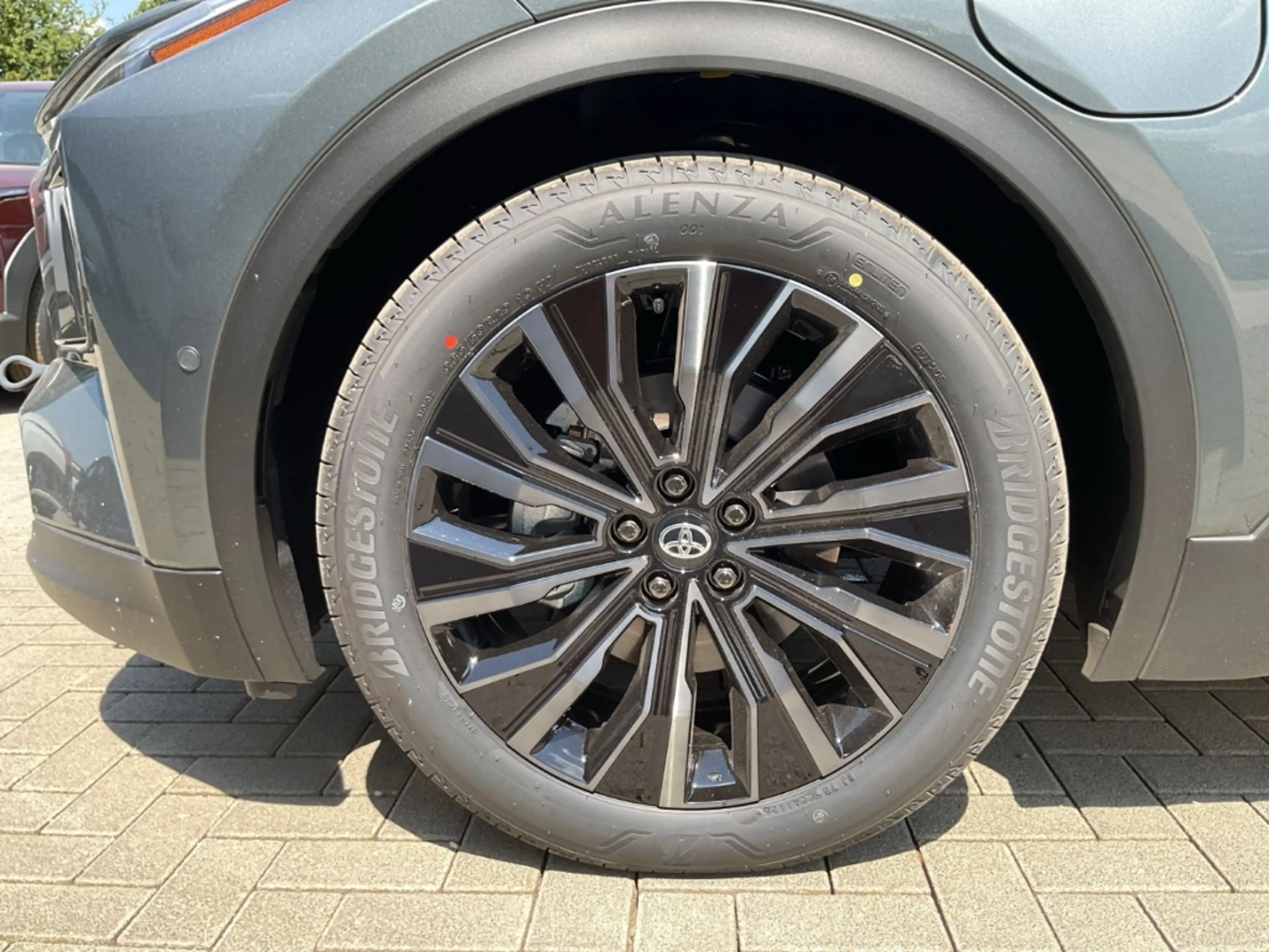 Toyota C-HR+ 252 kW AWD Lounge Navi 360 Kamera LED ACC El. Heck — photo 6