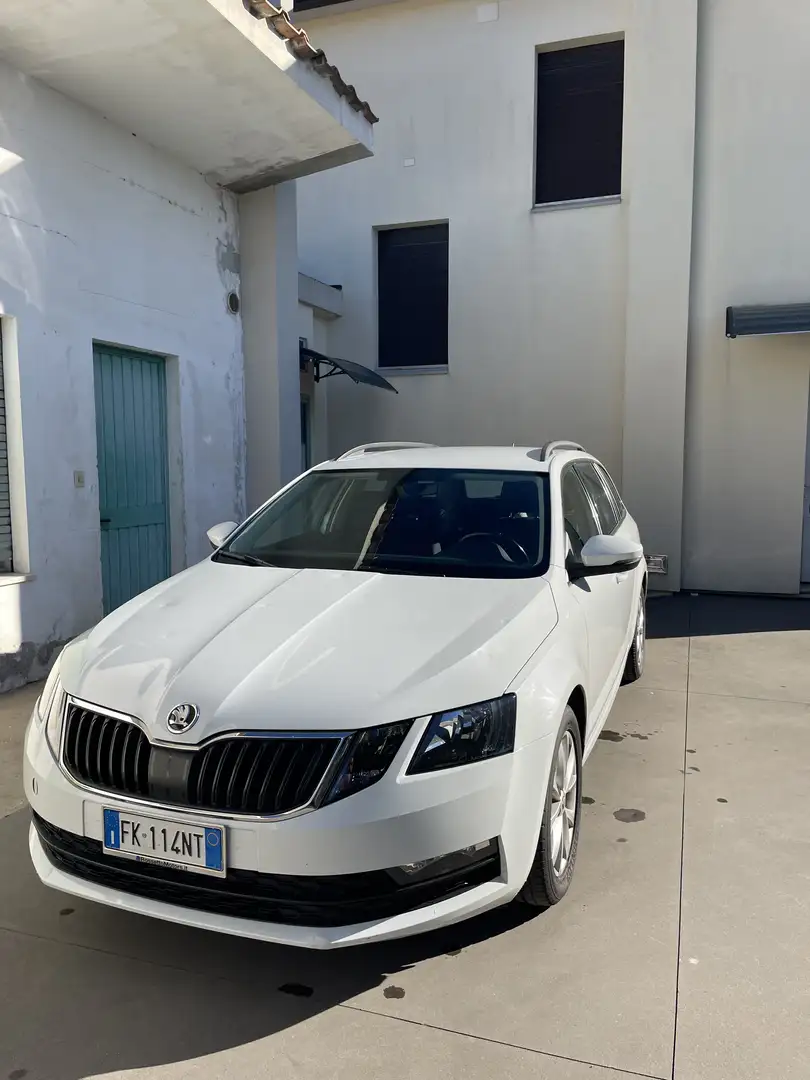 Skoda Octavia Wagon 1.6 tdi Executive 115cv dsg - 1