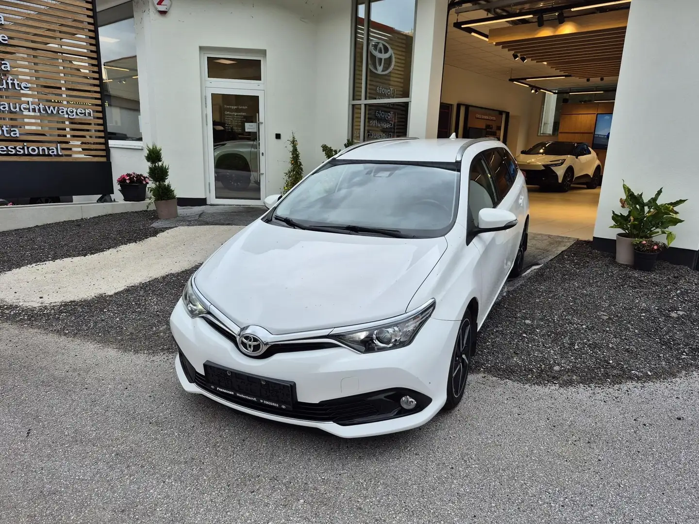 Toyota Auris Touring Sports Style Weiß - 1