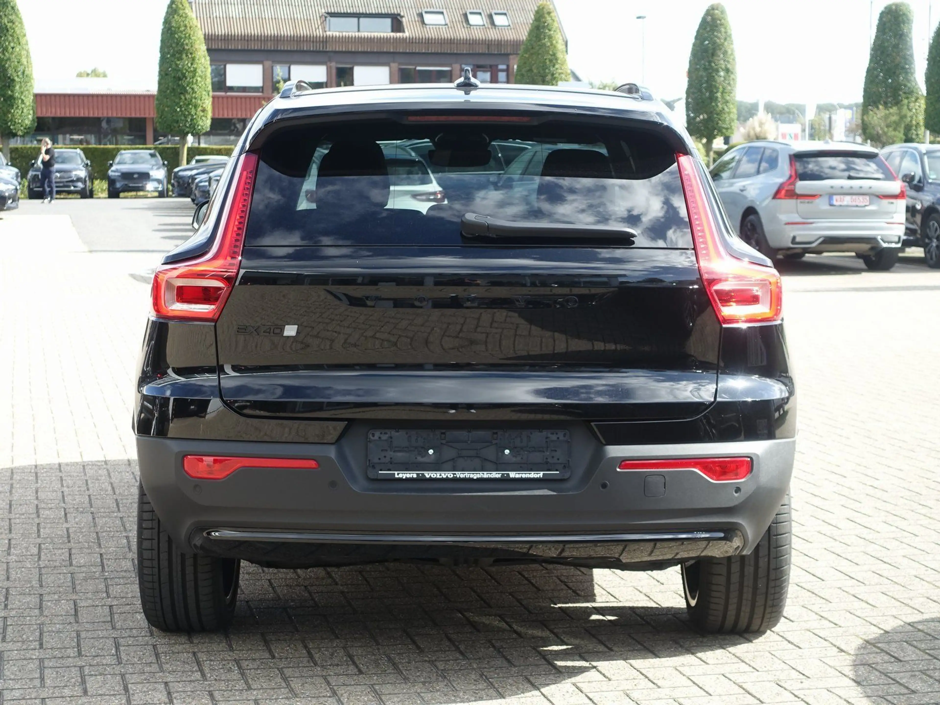 Volvo EX40 Black Edition Plus Single Motor Extended — photo 5