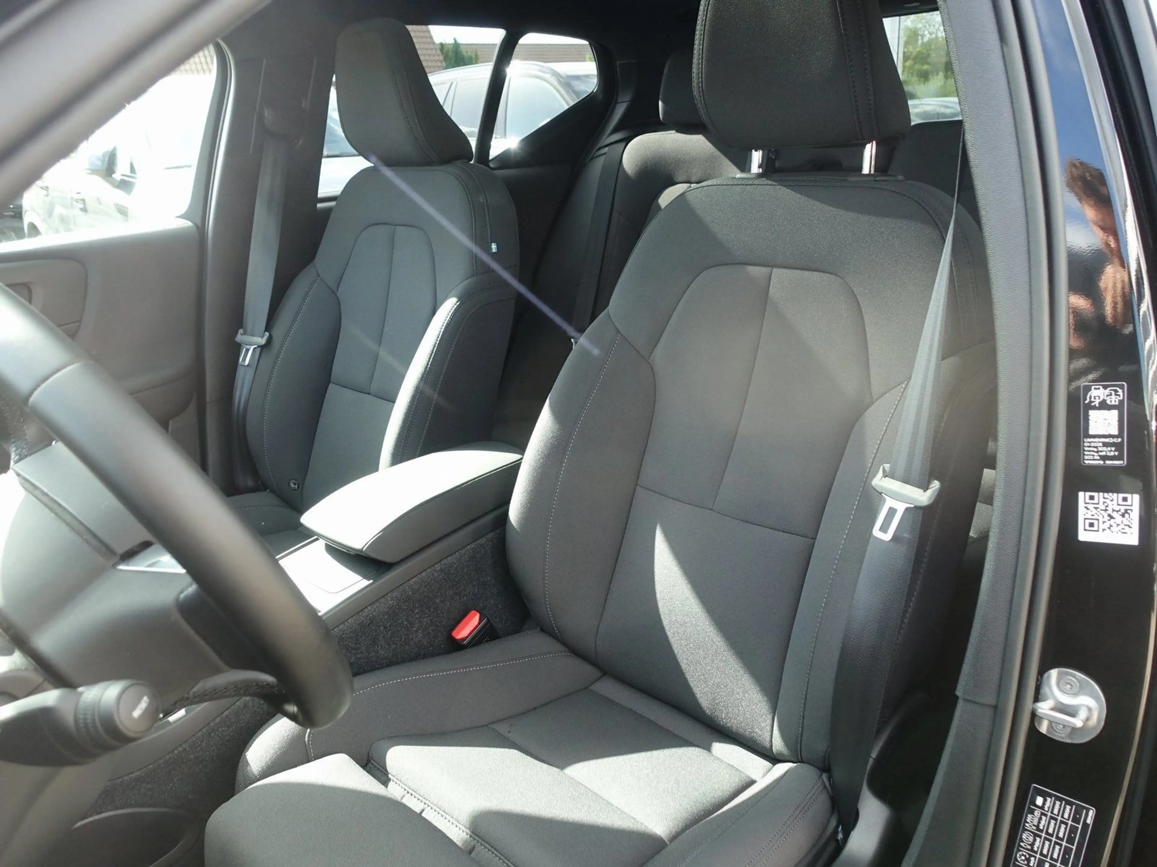 Volvo EX40 Black Edition Plus Single Motor Extended — photo 11