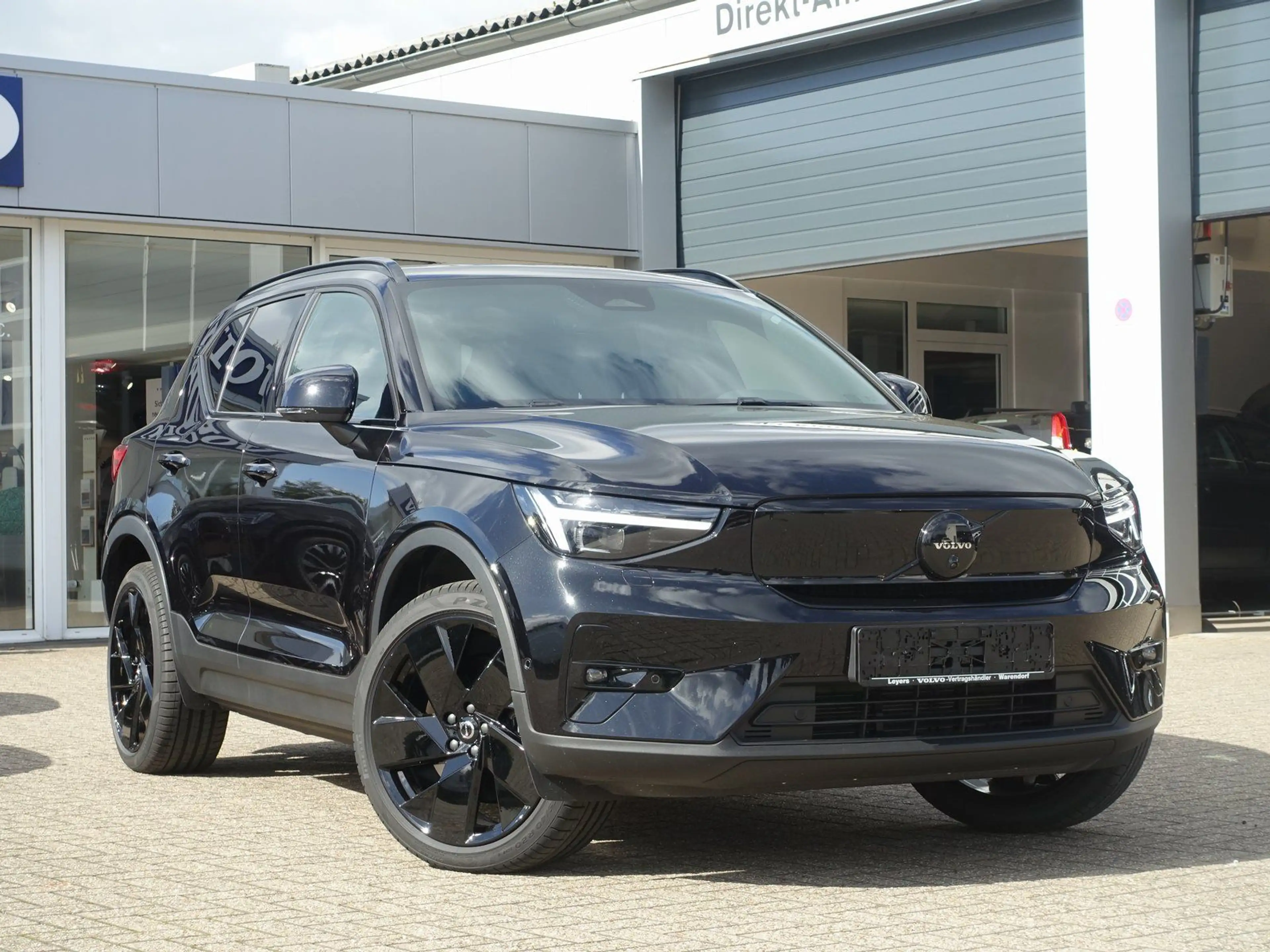 Volvo EX40 Black Edition Plus Single Motor Extended — photo 3