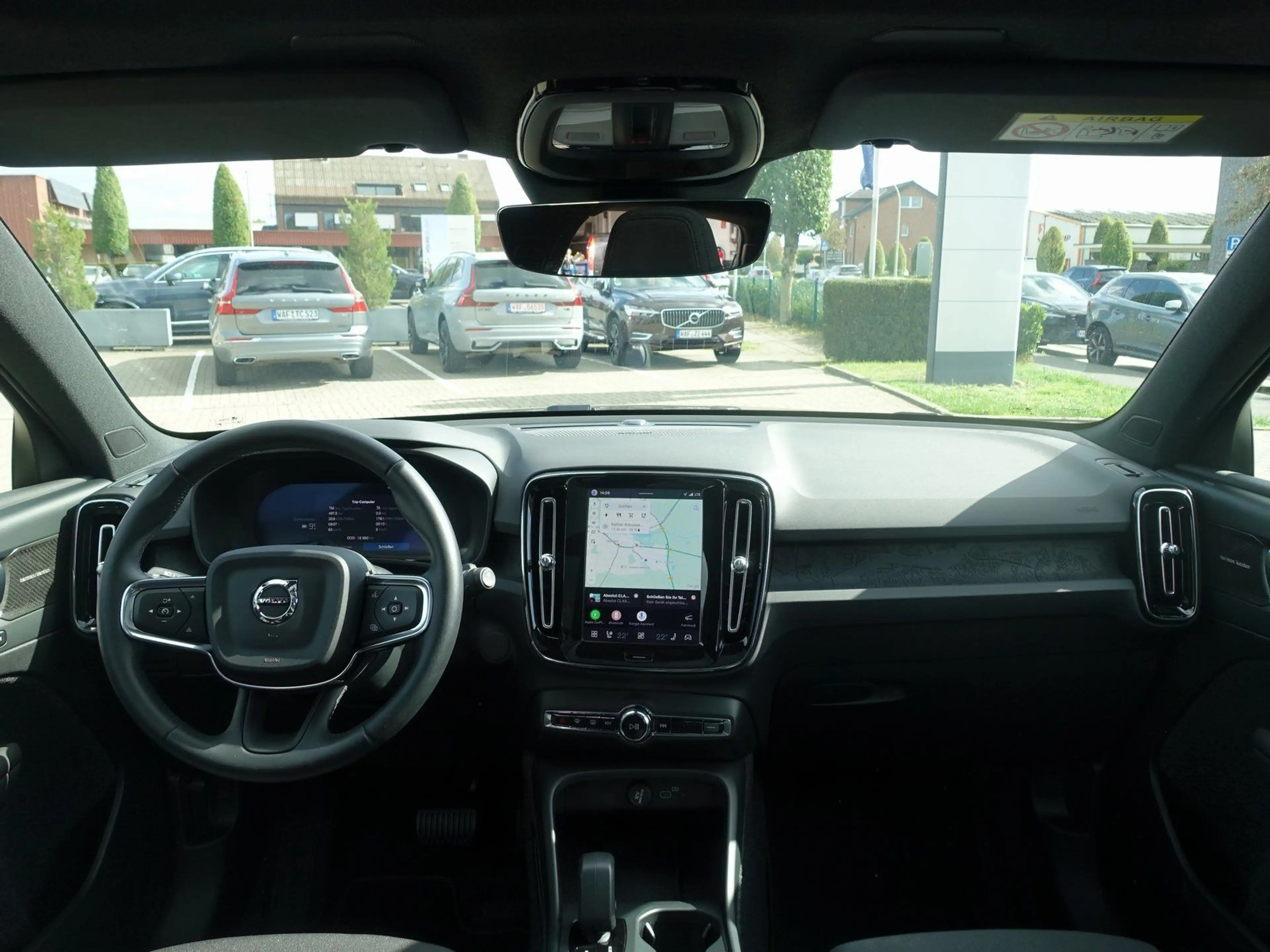 Volvo EX40 Black Edition Plus Single Motor Extended — photo 12