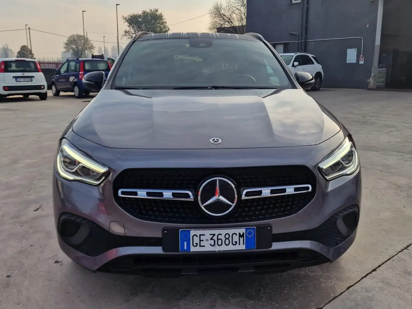 Mercedes-Benz GLA 200 GLA 200d  Premium 4matic auto unico proprietaerio Grau - 2