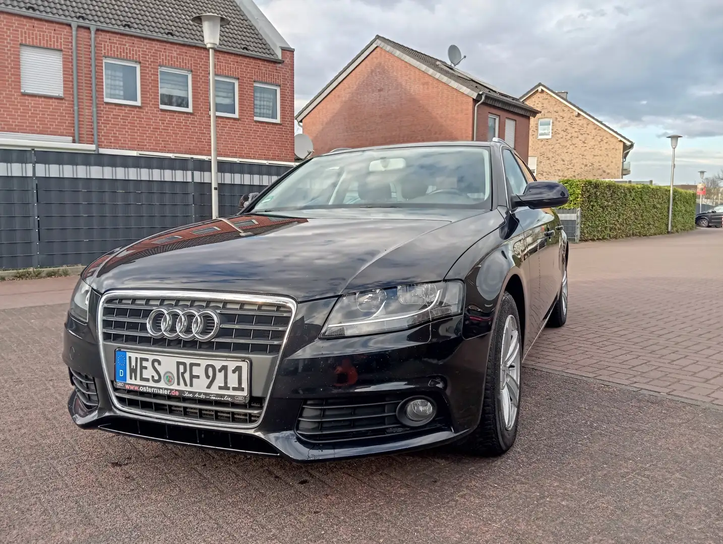 Audi A4 A4 Avant 1.8 TFSI quattro Attraction Schwarz - 1