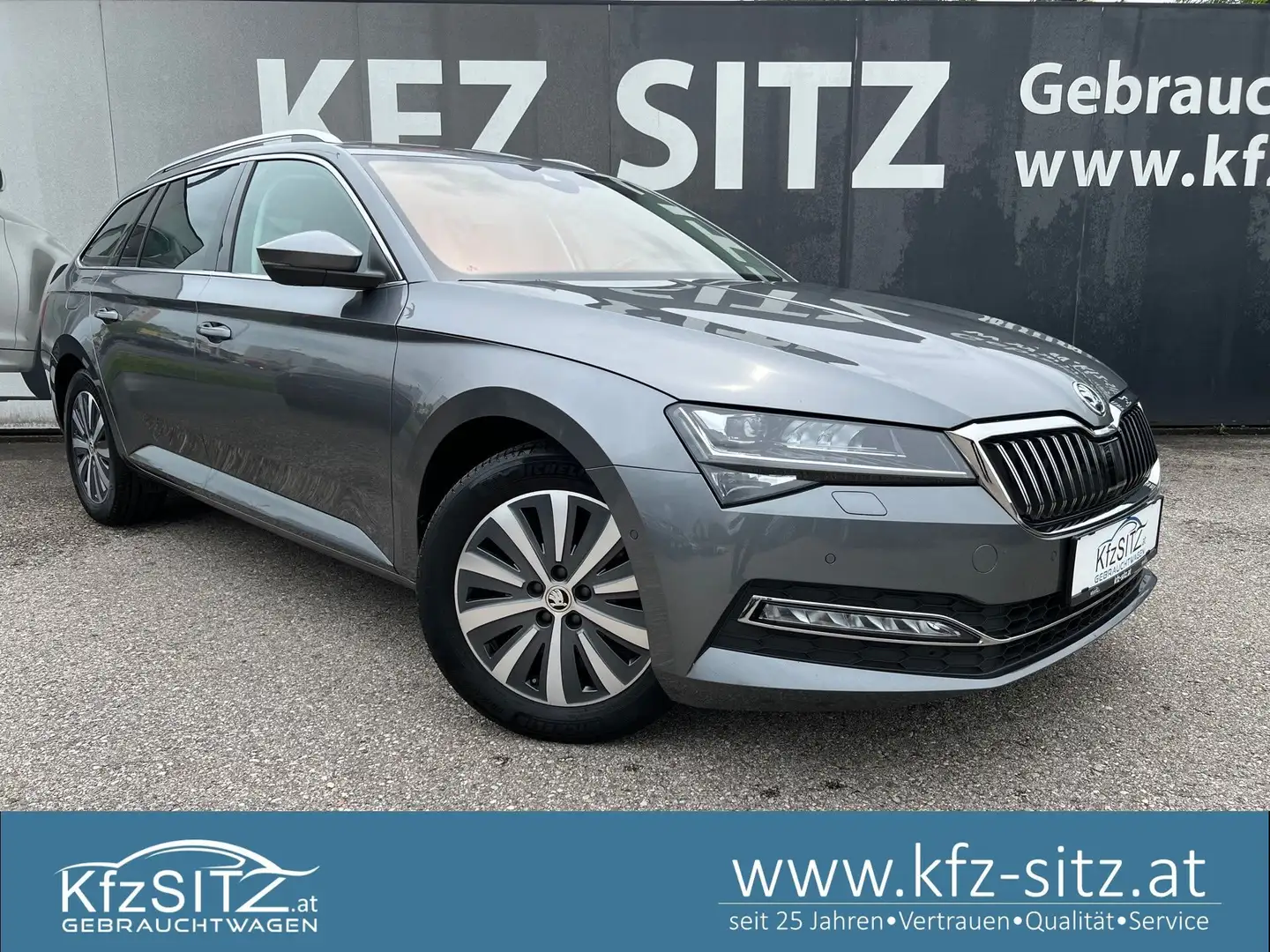 Skoda Superb Kombi 2,0 TDI Style DSG | NP € 55.700 Grau - 1