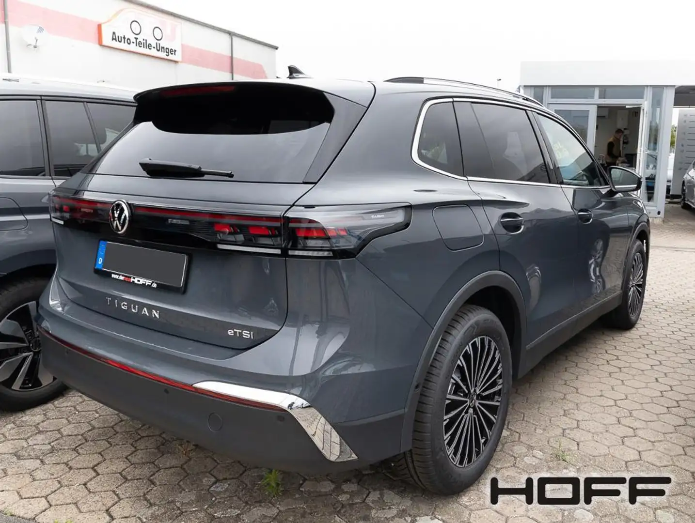 Volkswagen Tiguan 1.5 eTSI DSG Elegance AHK Anschlussgarantie Navi Grau - 2