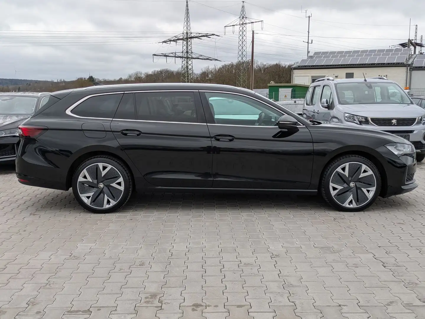 Skoda Superb 2.0 TDI 4x4 Selection MATRIX*AHK*PANO*19" Schwarz - 2