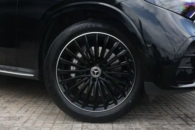 Mercedes-Benz GLC view 3