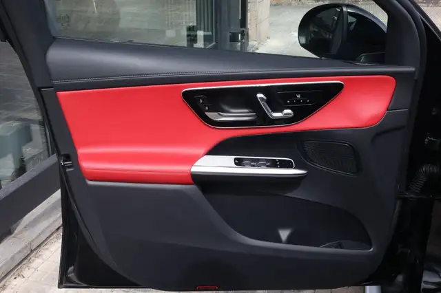 Mercedes-Benz GLC view 12