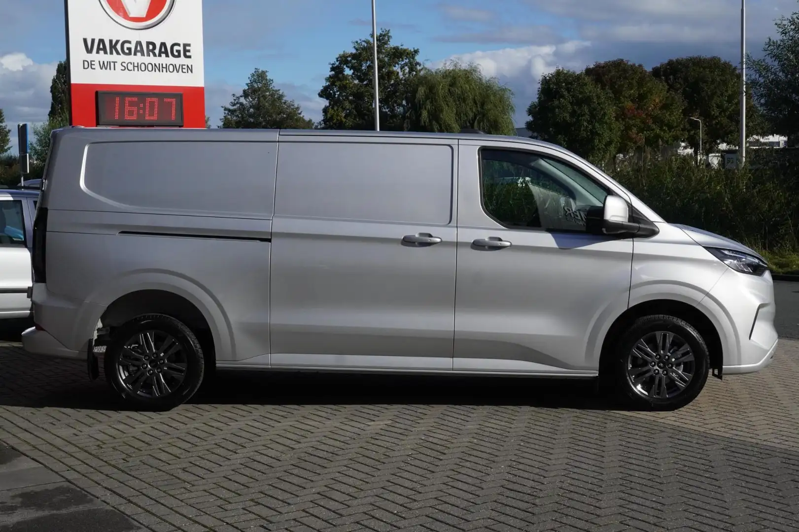 Ford Transit Custom 320 2.0 TDCI L2H1 Limited / 2x schuifdeur / Achter Grijs - 2