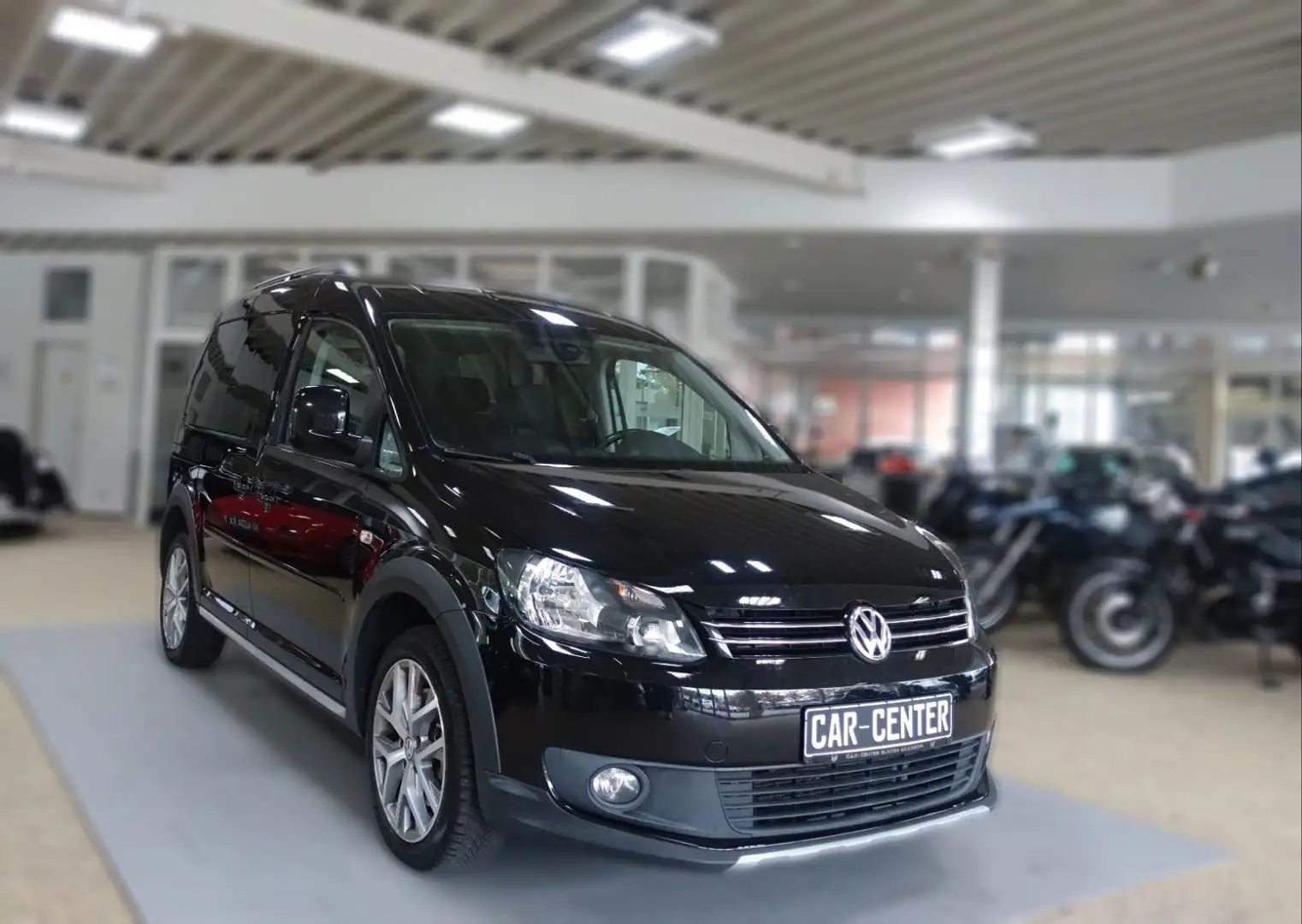 Volkswagen Caddy Kombi Cross; NAV StndHz AHK AAC PDC SHZ LM Schwarz - 2