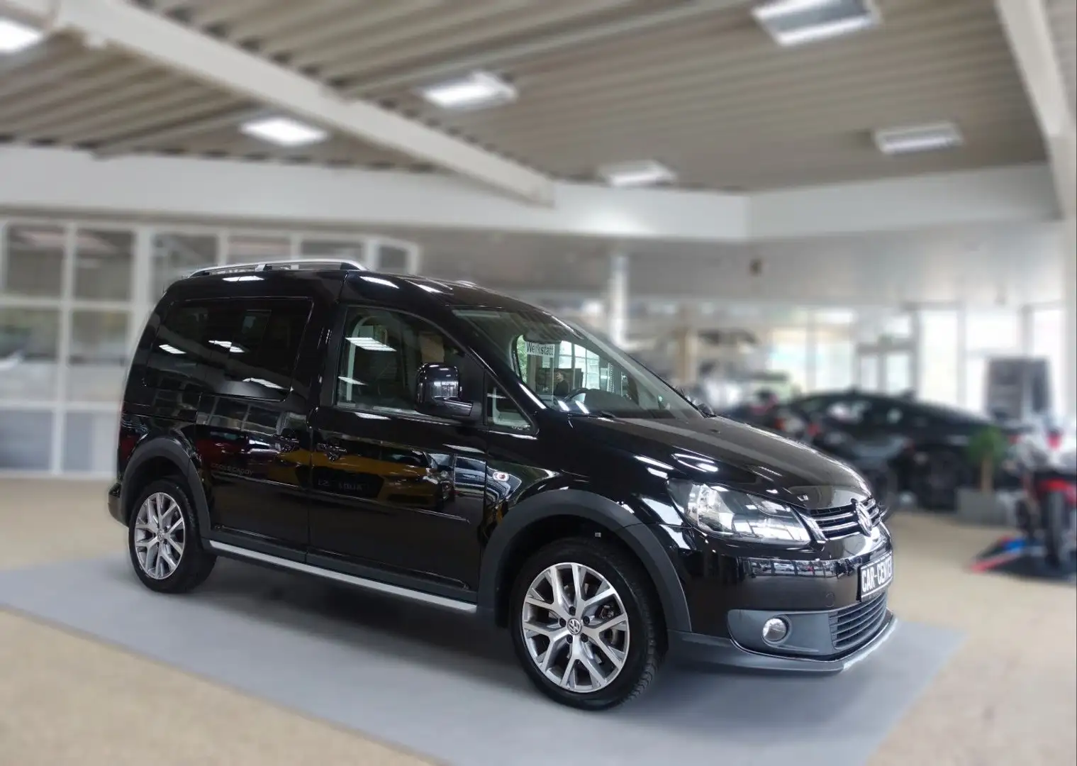 Volkswagen Caddy Kombi Cross; NAV StndHz AHK AAC PDC SHZ LM Schwarz - 1
