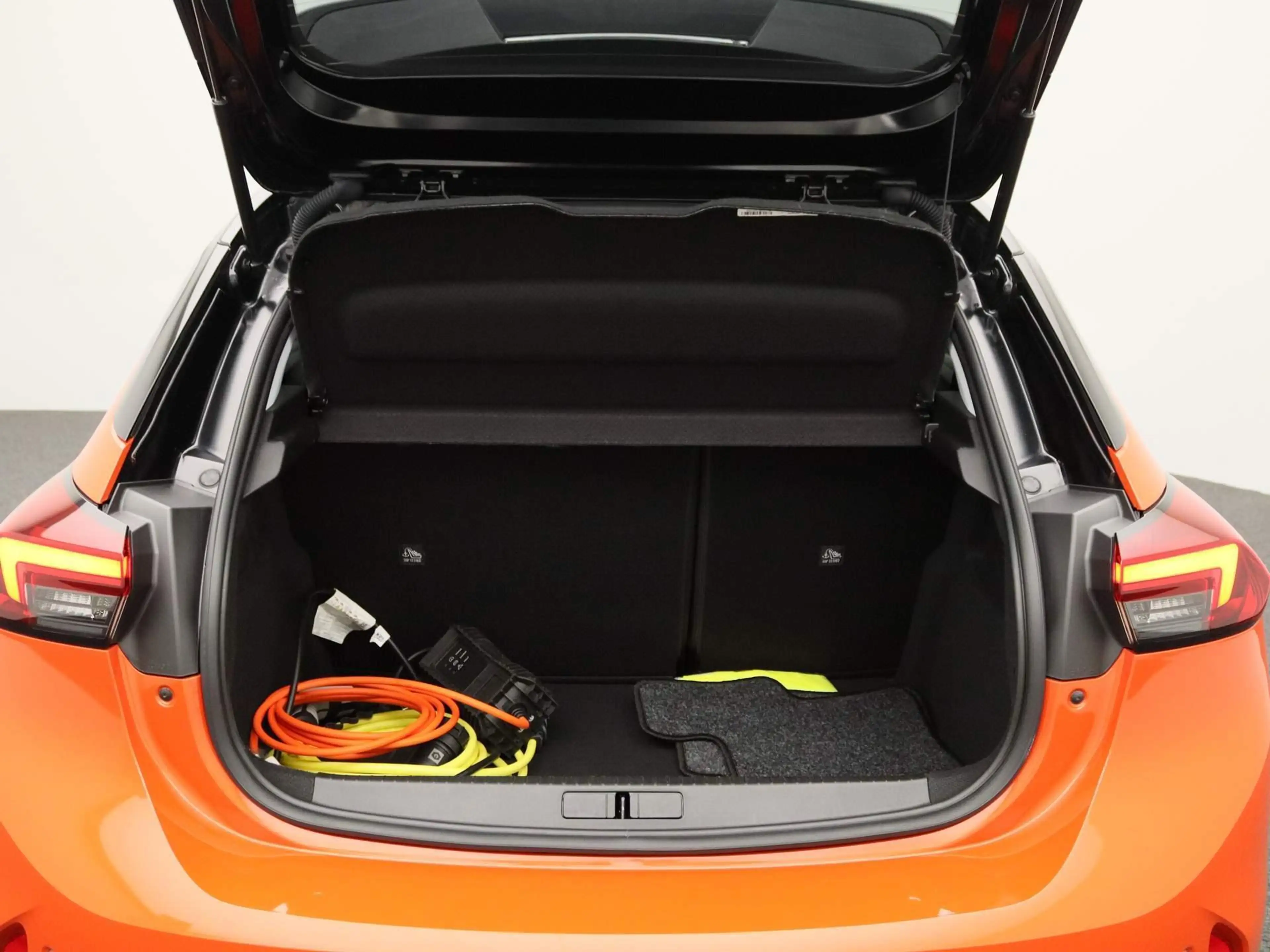 Opel Corsa-e Elegance 50 kWh | Navi | ECC | PDC | LMV | LED | C — photo 14