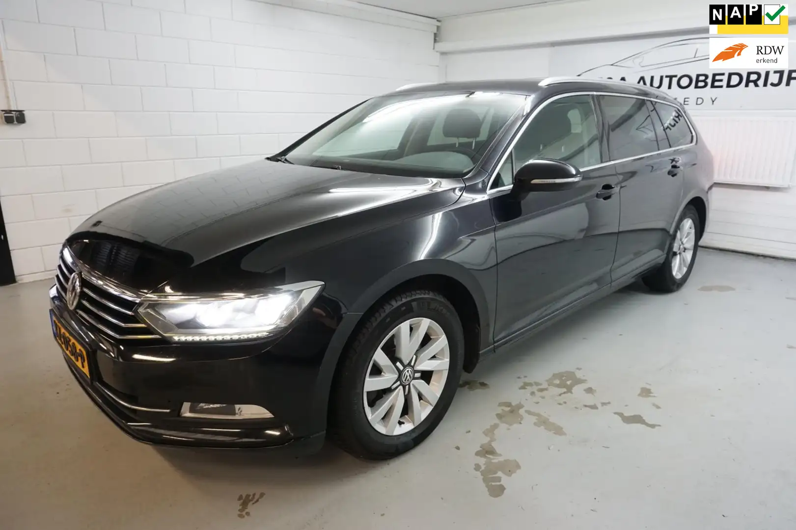 Volkswagen Passat Variant 1.6 TDI Automaat /NAVI / NAP /BTW AUTO Schwarz - 1
