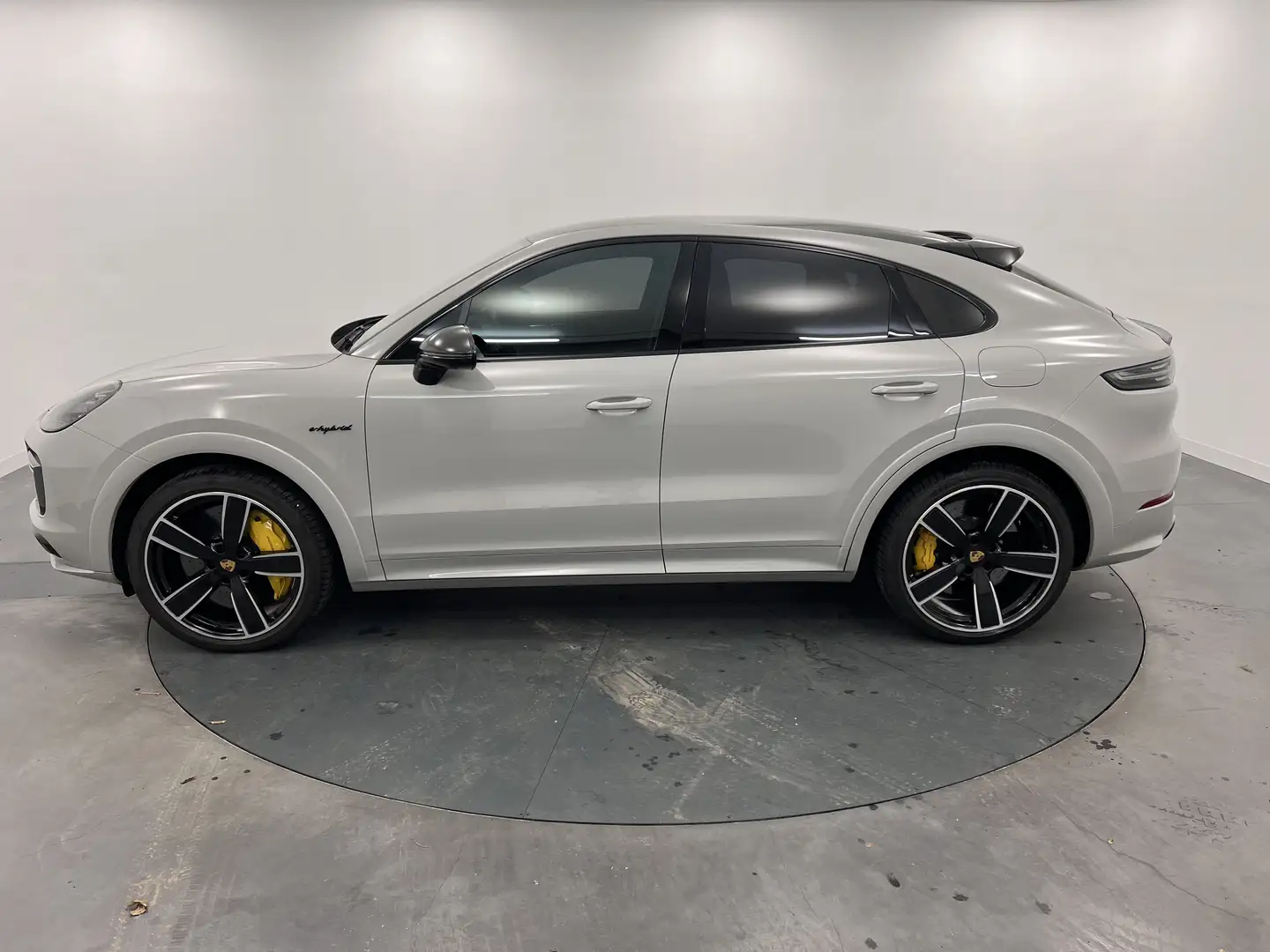Porsche Cayenne E-Hybrid 4.0 V8 680 ch Tiptronic BVA Turbo S - 2