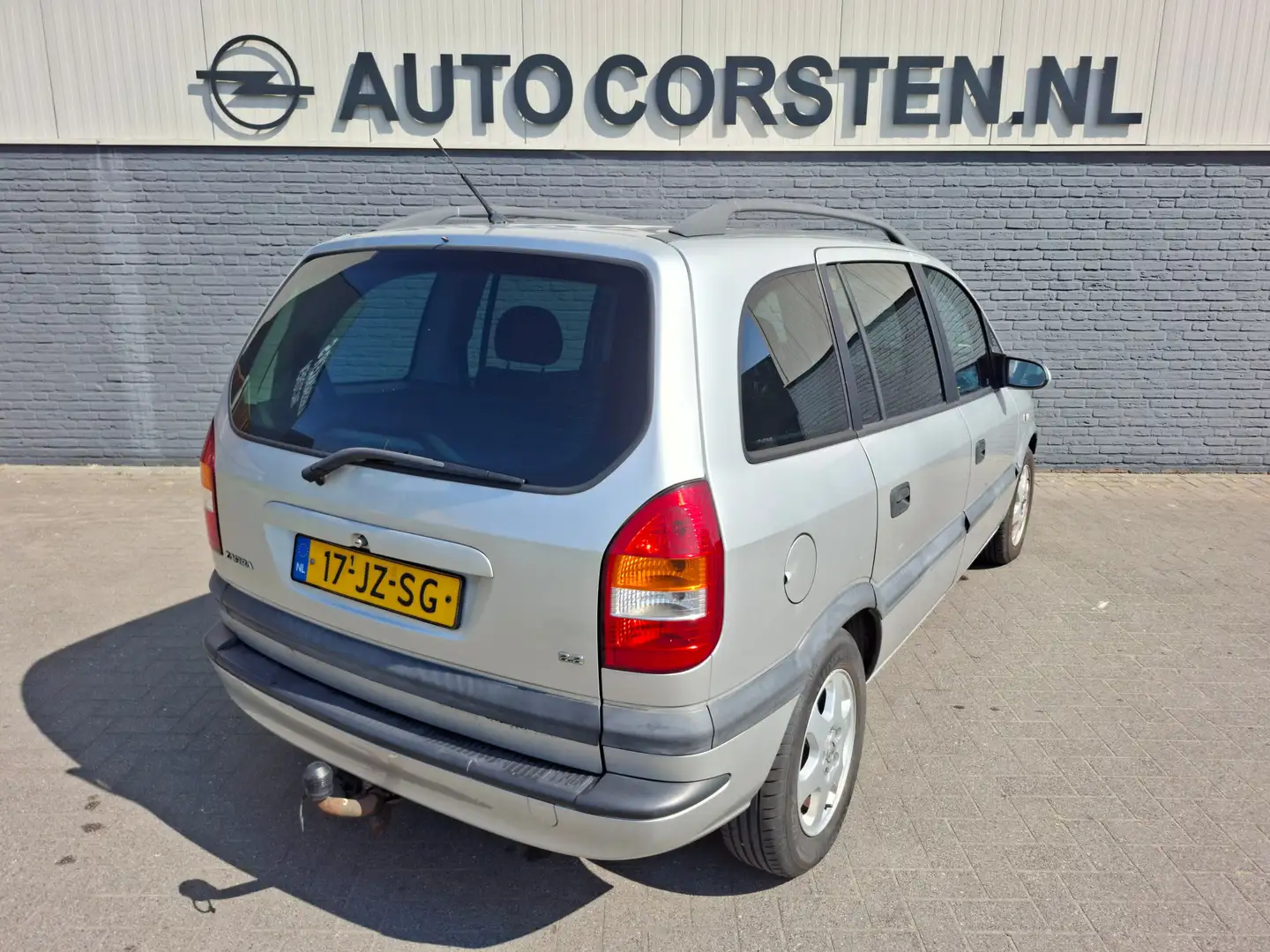 Opel Zafira 2.2I-16V Elegance 7Pers. Airco Cruise Trekhaak Mis Grijs - 2
