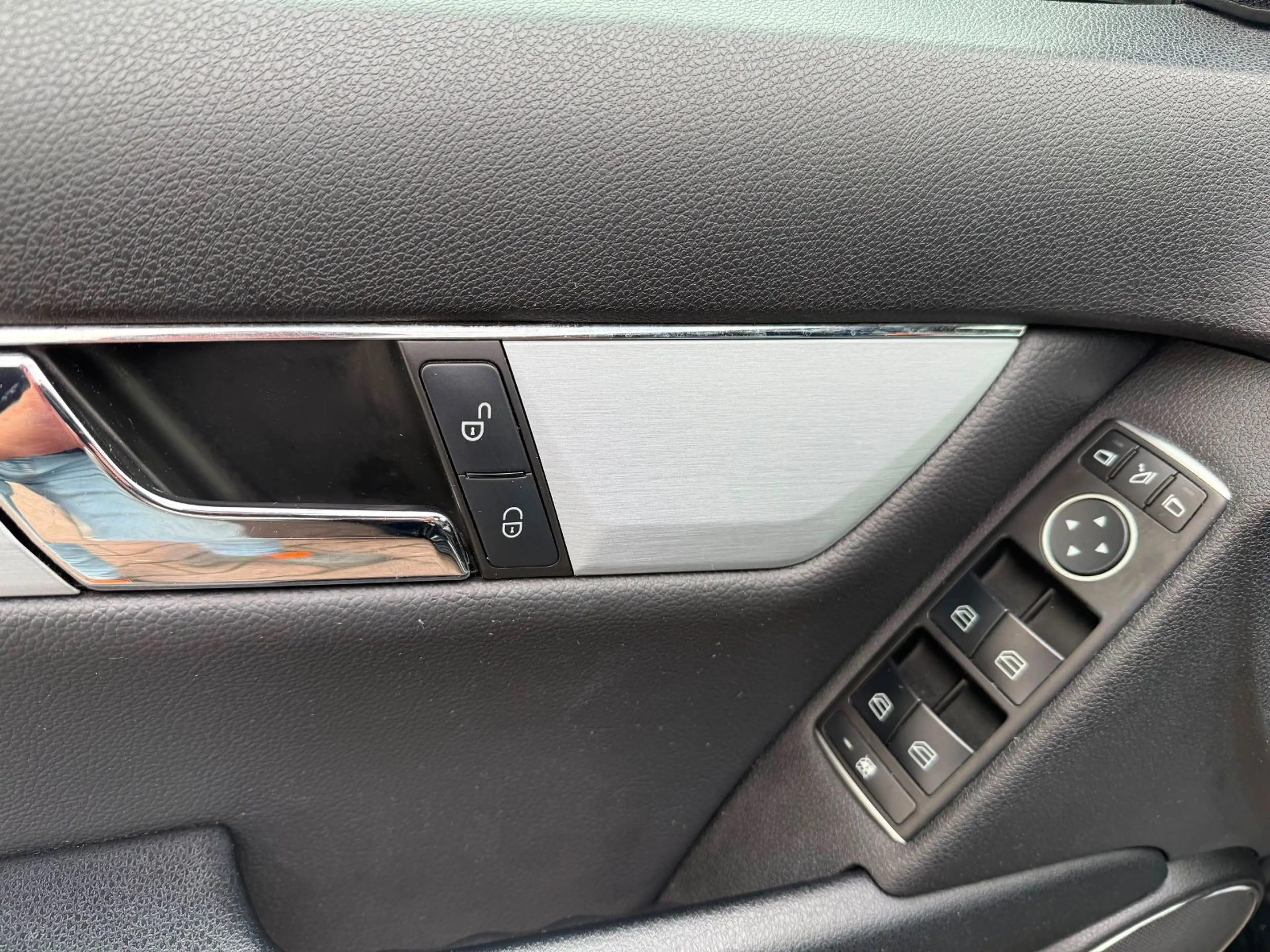 Mercedes-Benz C 180 CGI AMG BlueEfficiency 2.Hand*Leder*Garant — photo 15