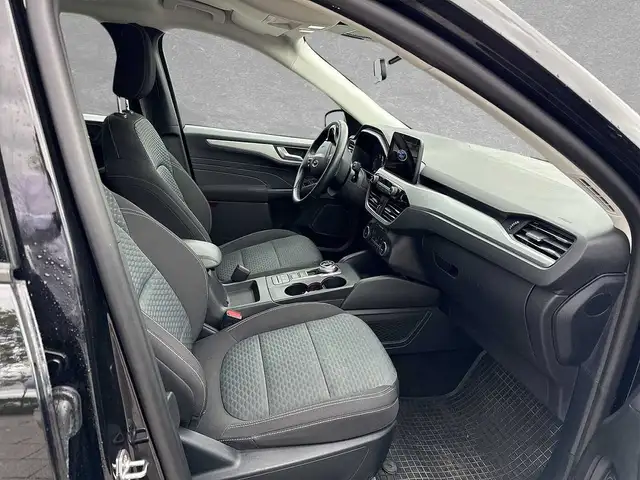 Ford Kuga view 3