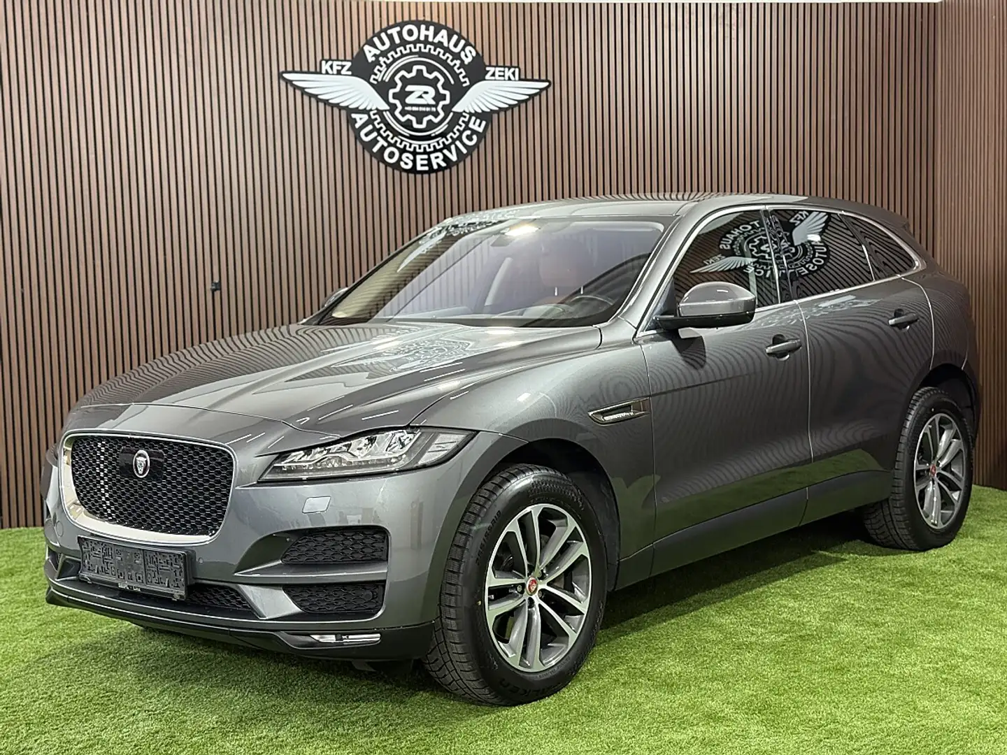 Jaguar F-Pace 30d AWD Portfolio Aut. *Dr. Mag. Vorbesitz* *SE... Grau - 1