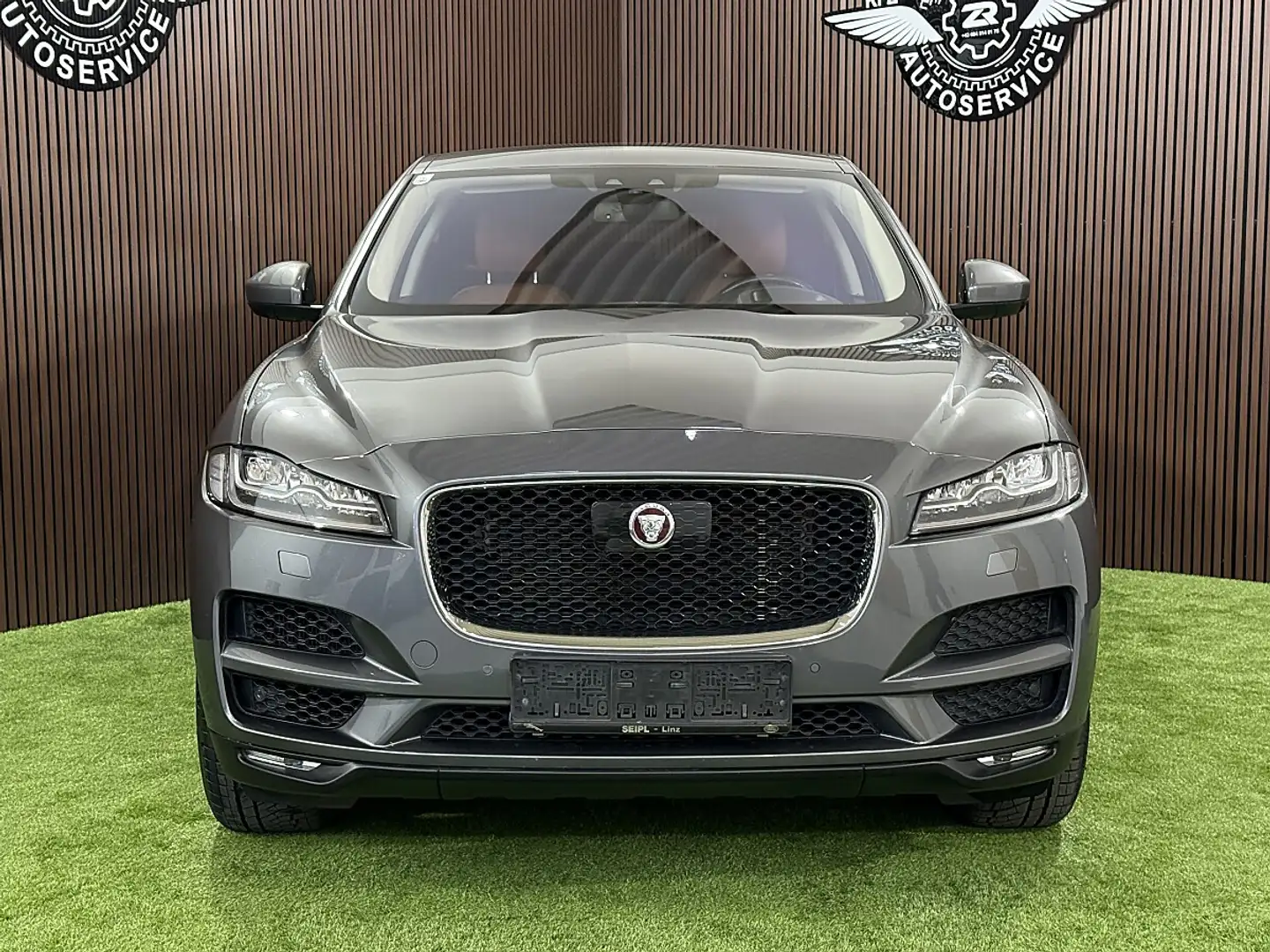 Jaguar F-Pace 30d AWD Portfolio Aut. *Dr. Mag. Vorbesitz* *SE... Grau - 2