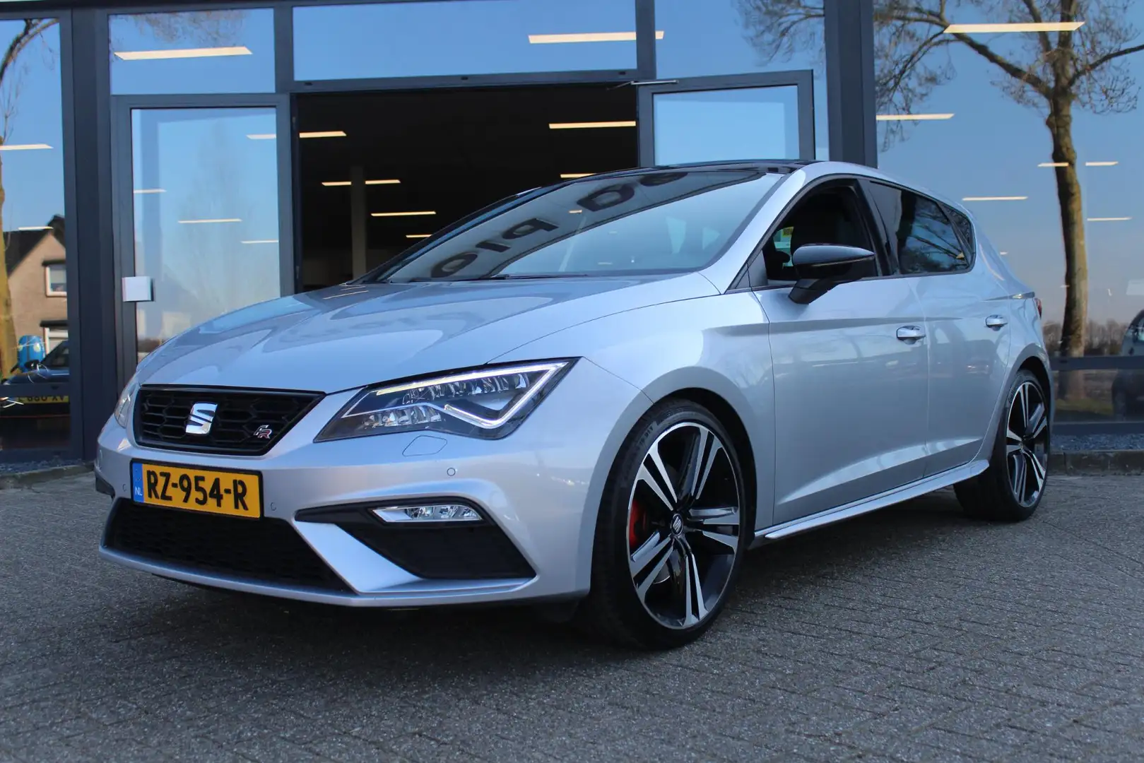 SEAT Leon 1.8 TSI FR Business Intense Grau - 2