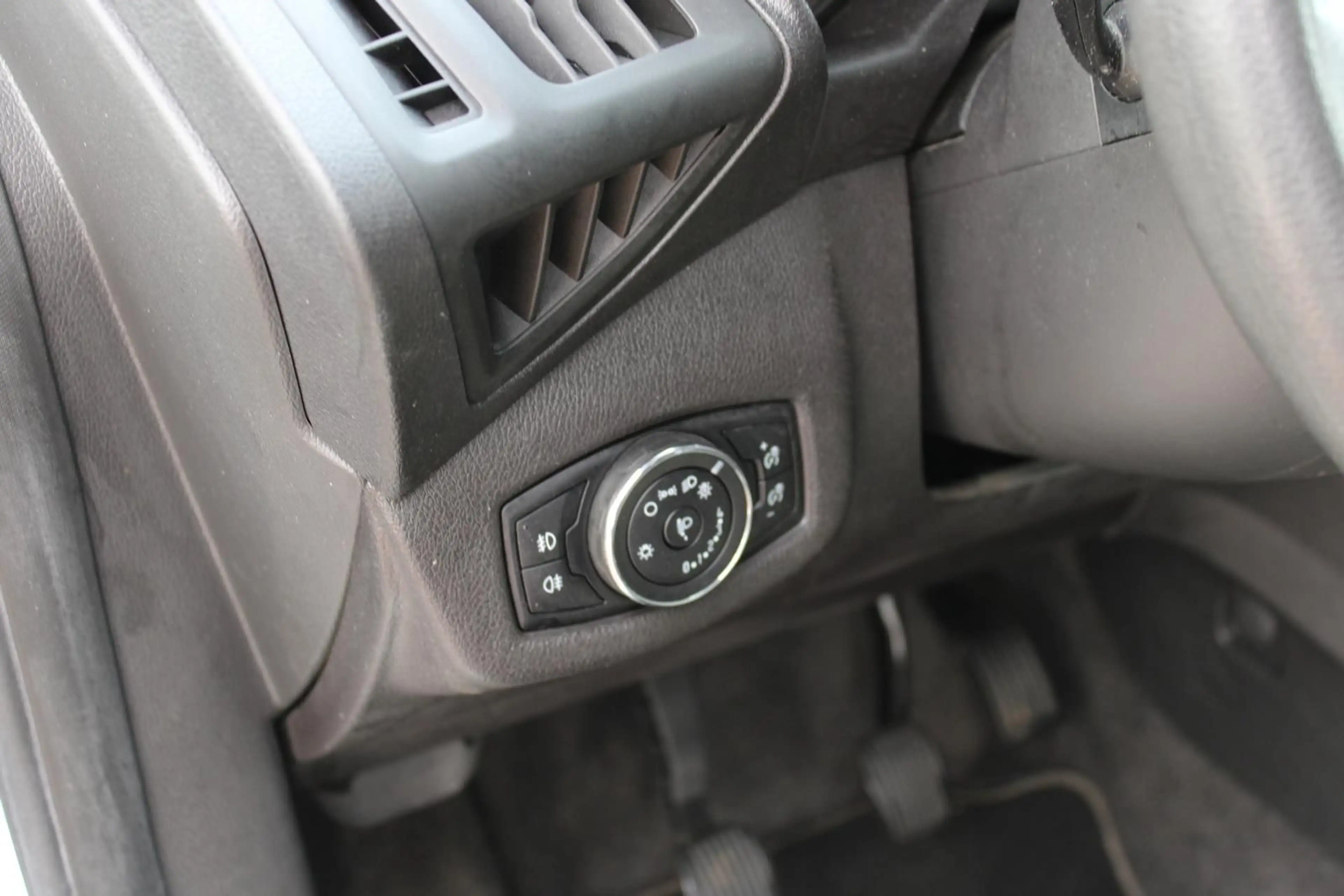 Ford Tourneo Connect 1.5 TDCi AHK Sitz/Scheiben Heiz. — photo 13