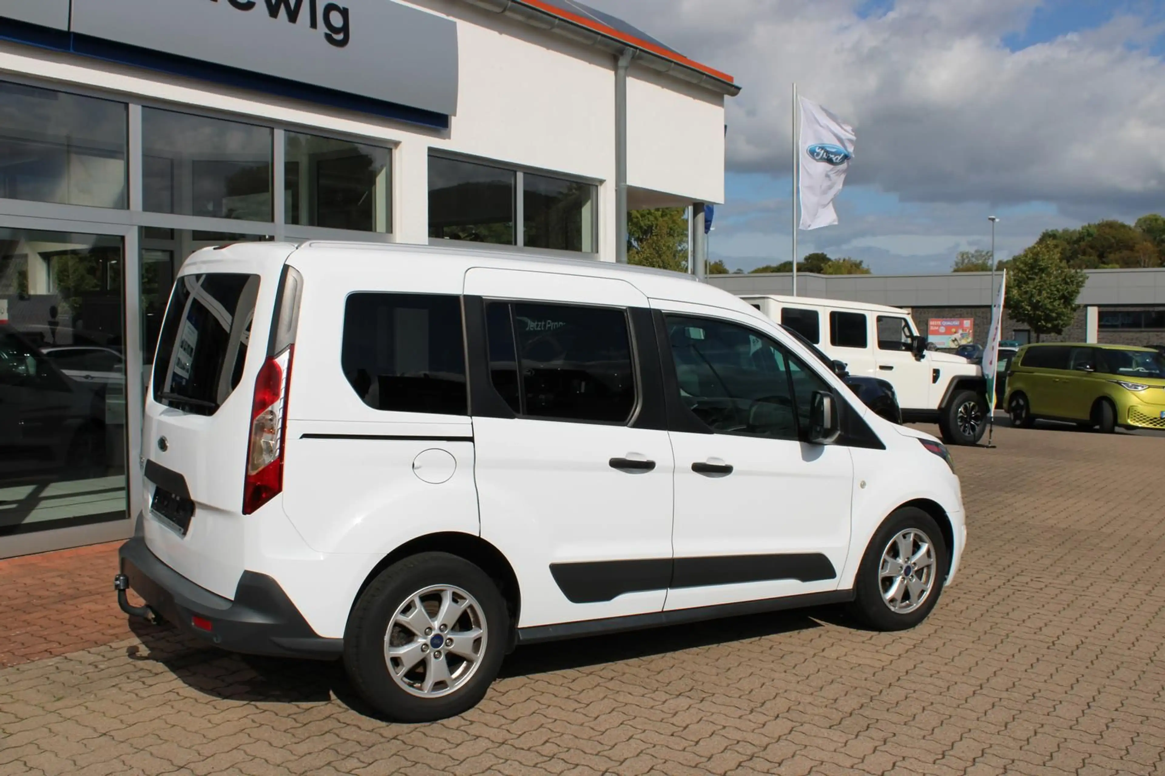 Ford Tourneo Connect 1.5 TDCi AHK Sitz/Scheiben Heiz. — photo 3