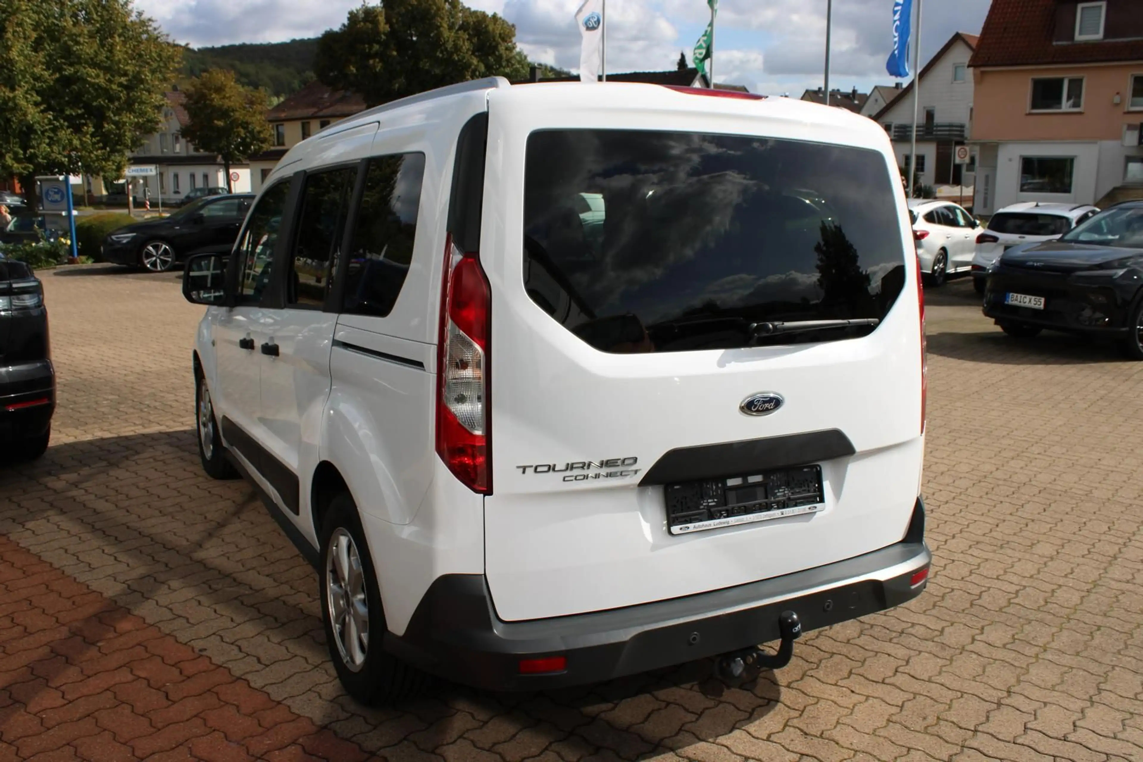 Ford Tourneo Connect 1.5 TDCi AHK Sitz/Scheiben Heiz. — photo 5