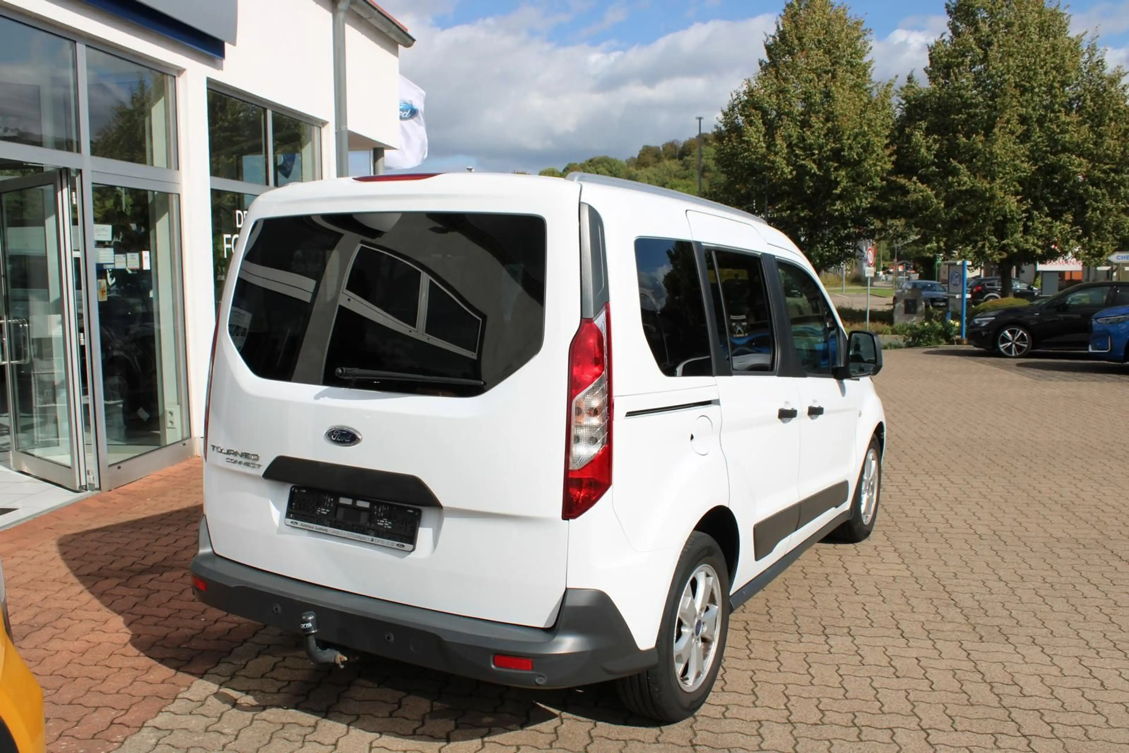 Ford Tourneo Connect 1.5 TDCi AHK Sitz/Scheiben Heiz. — photo 4