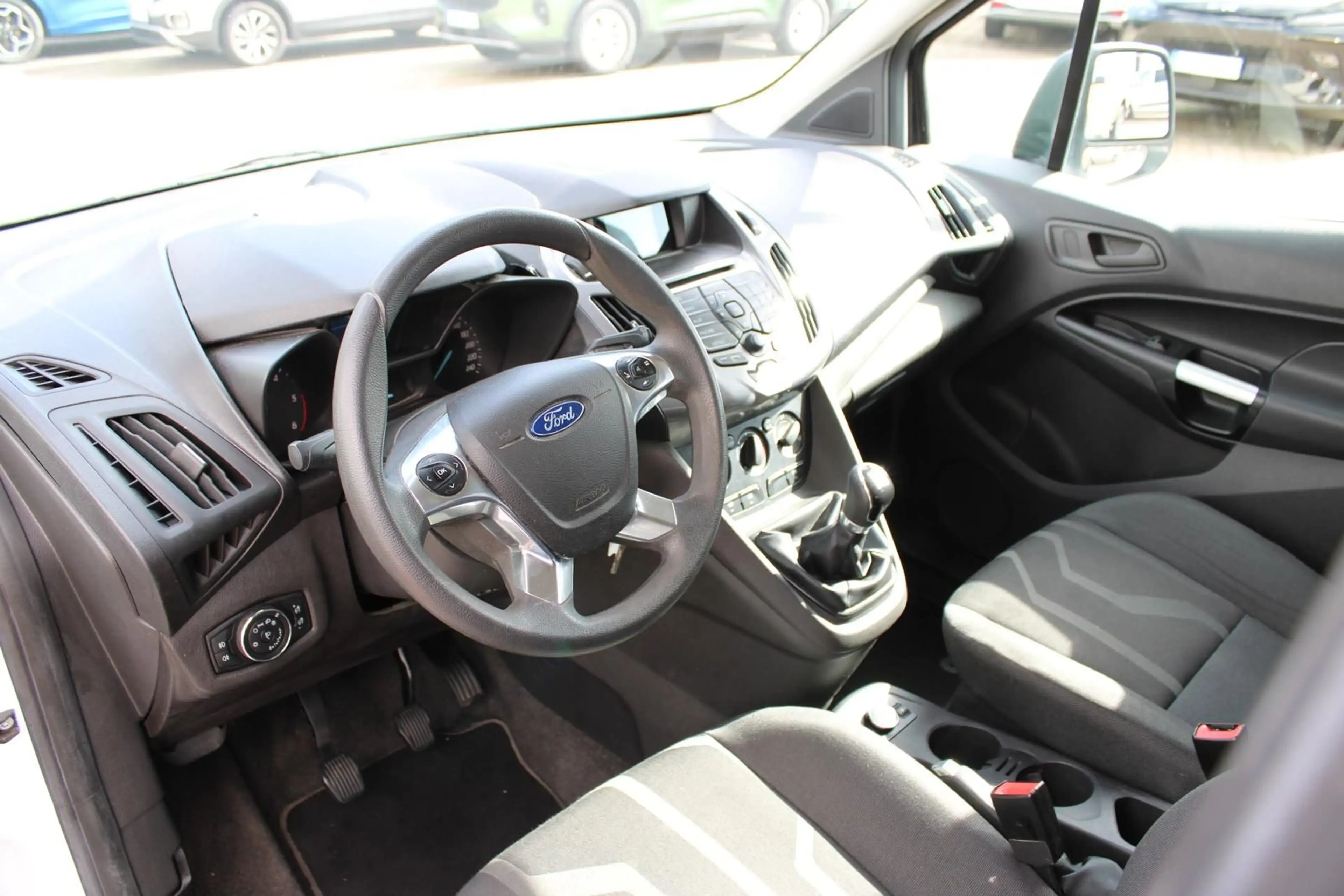 Ford Tourneo Connect 1.5 TDCi AHK Sitz/Scheiben Heiz. — photo 14