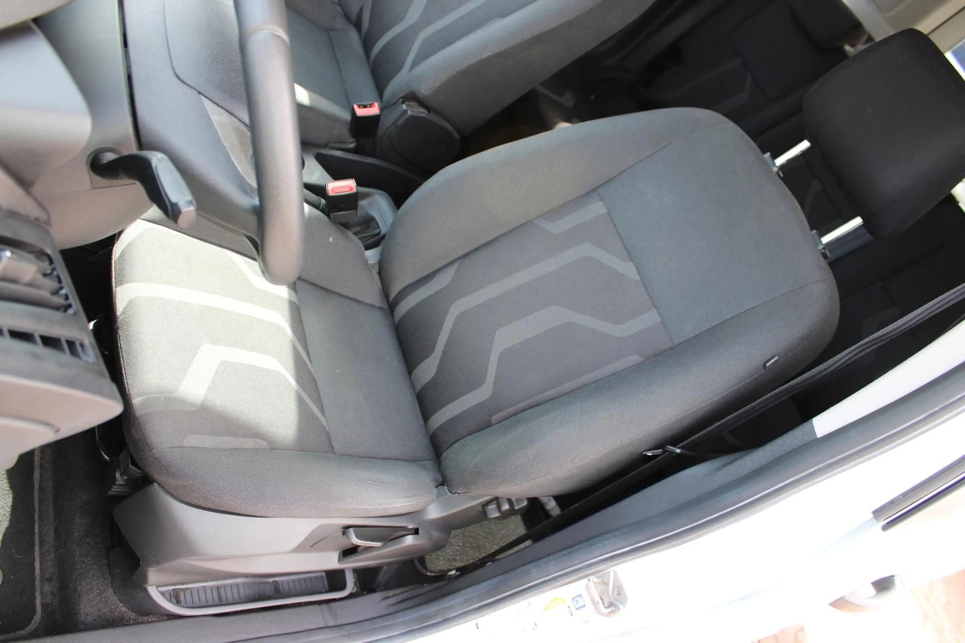 Ford Tourneo Connect 1.5 TDCi AHK Sitz/Scheiben Heiz. — photo 10