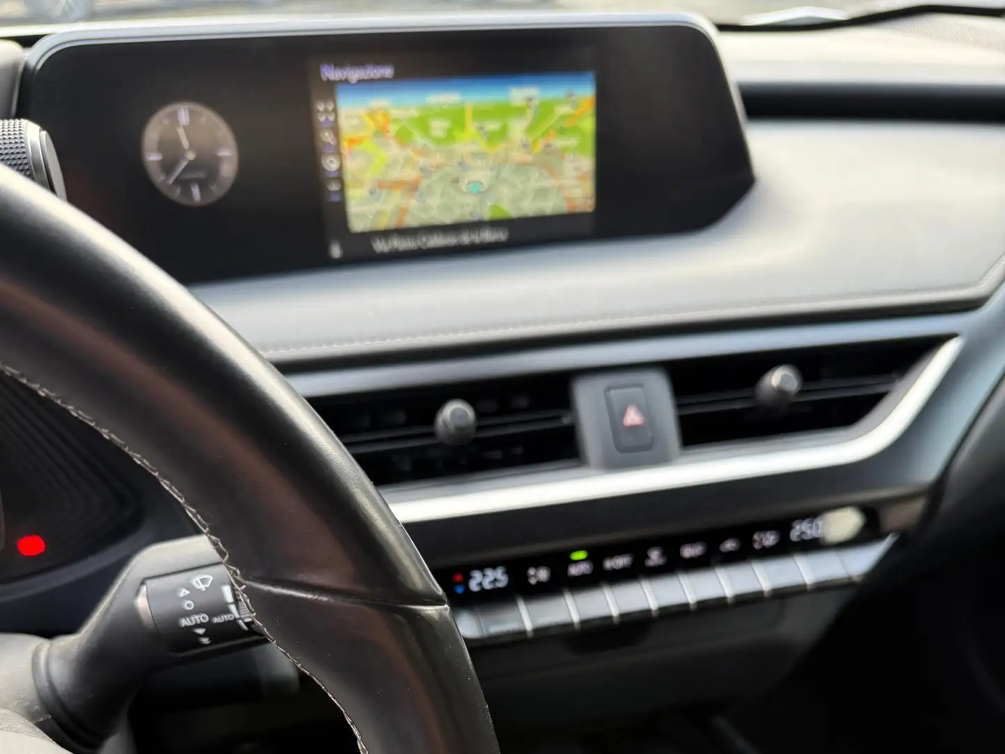 Lexus UX 250h hybrid Executive Business Bianco - 2