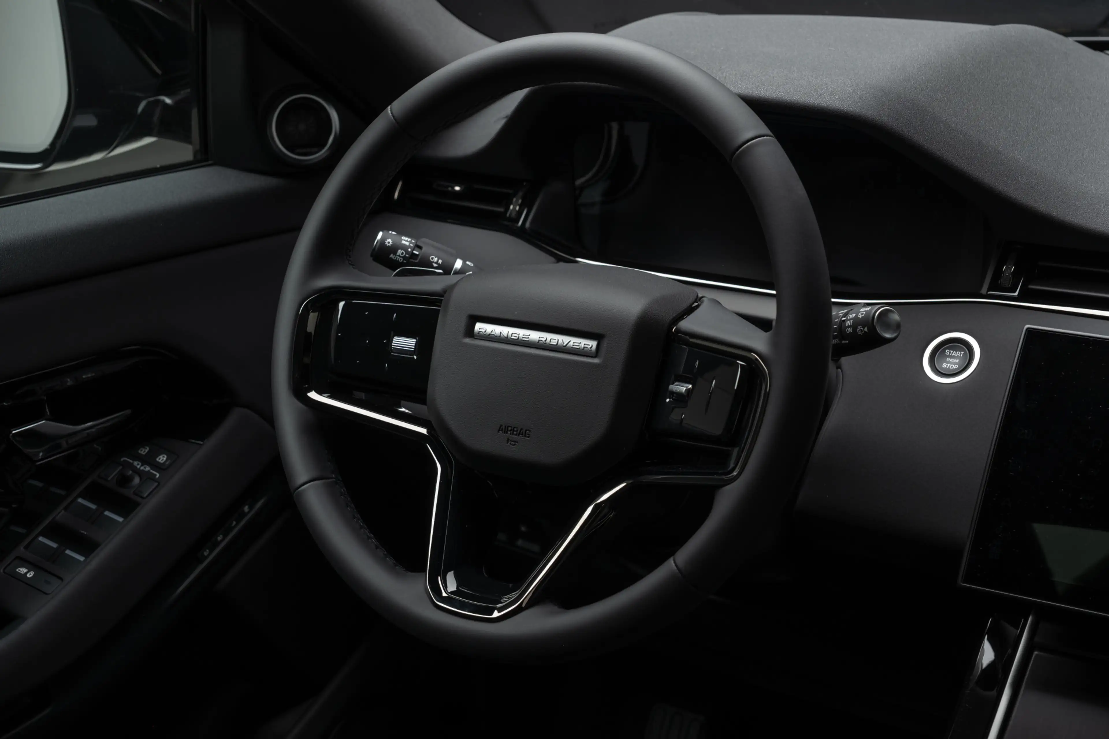 Land Rover Range Rover Evoque 1.5 P270e PHEV AWD Dynamic SE | NP € 81.773,- | Bl — photo 12