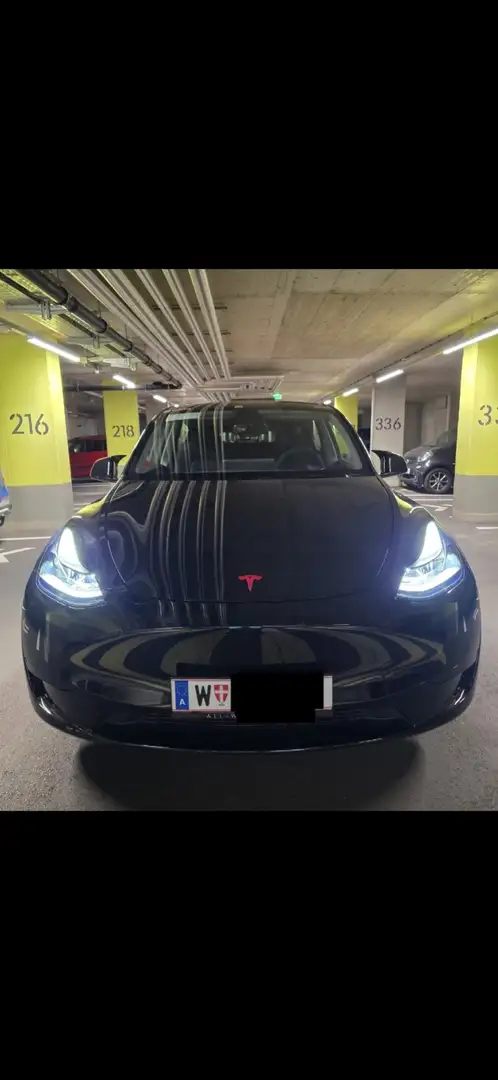 Tesla Model Y 62kWh Base Schwarz - 1