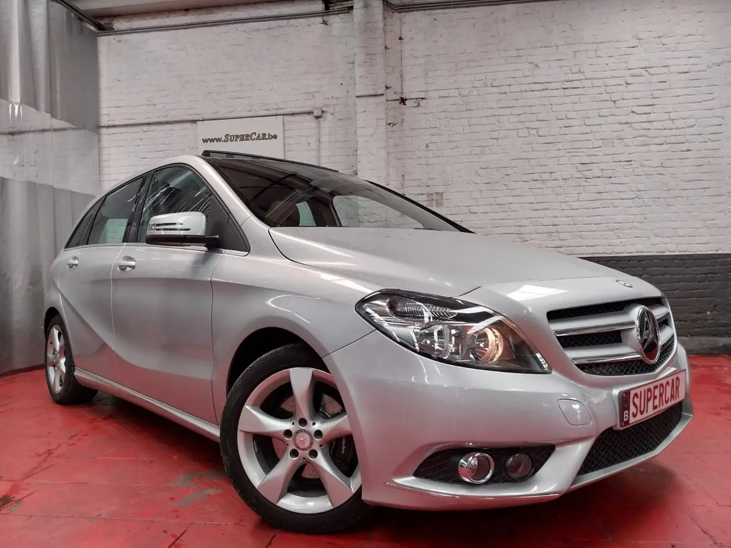 Mercedes-Benz B 200 * Toit Ouvrant * Cuir * 4 Jantes * 246 x 60 mois * - 1