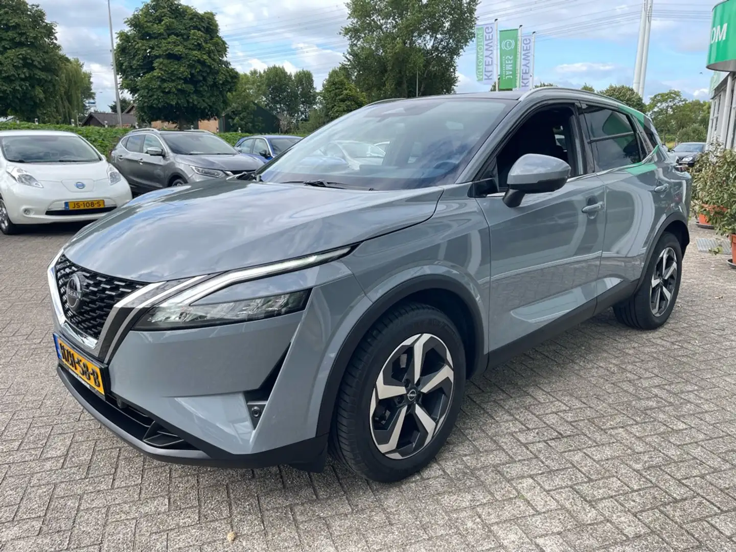 Nissan Qashqai 1.3 MHEV Bns Design, Nav, Carplay, Pano, 17 " inch Gris - 2