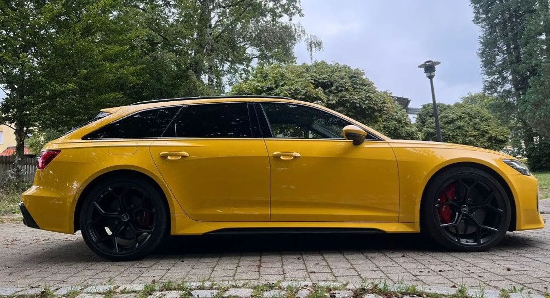 아우디 Audi RS6 4.0 TFSI 2024 노랑 사진 2