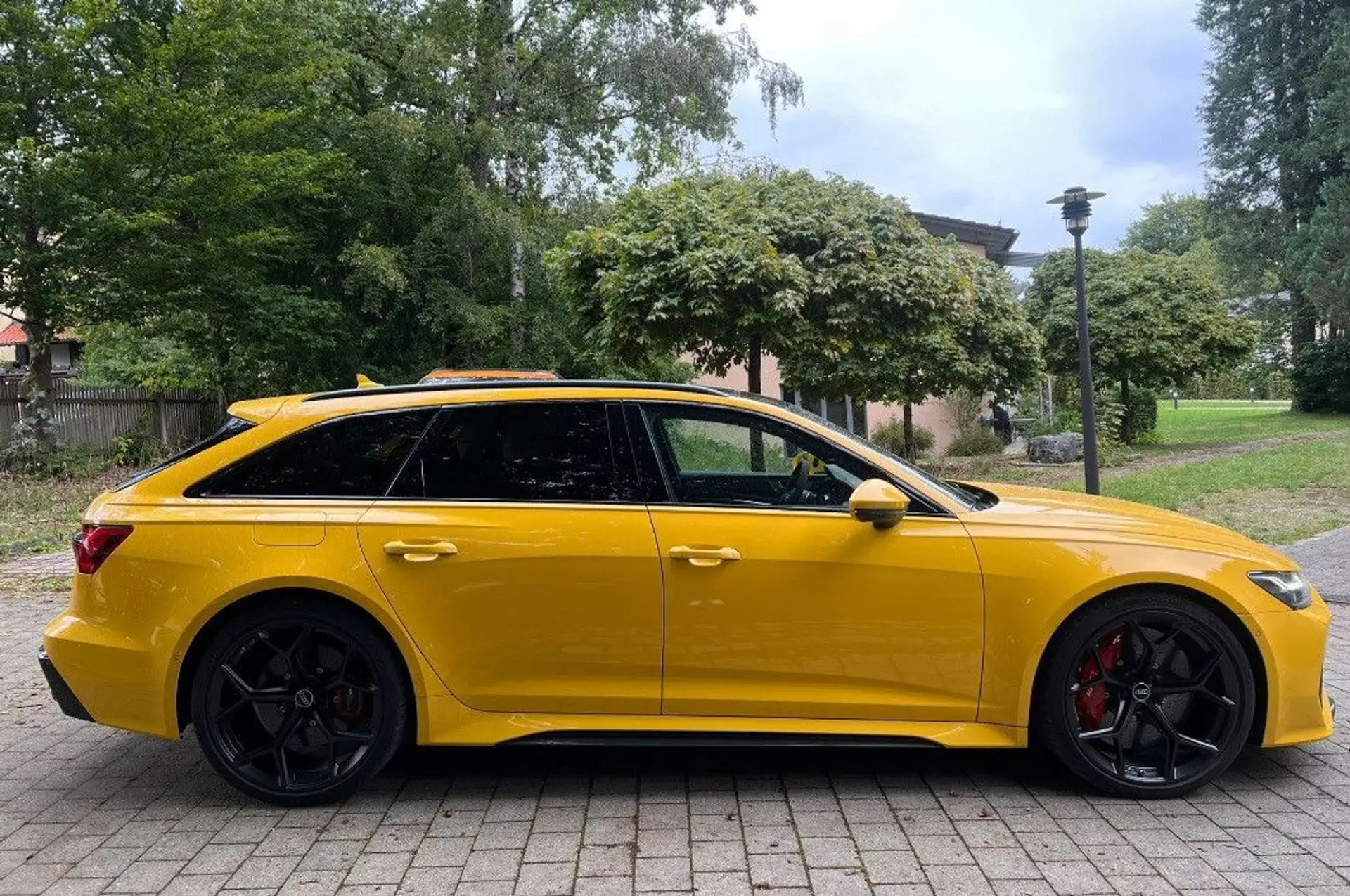아우디 Audi RS6 4.0 TFSI 2024 노랑 사진 5