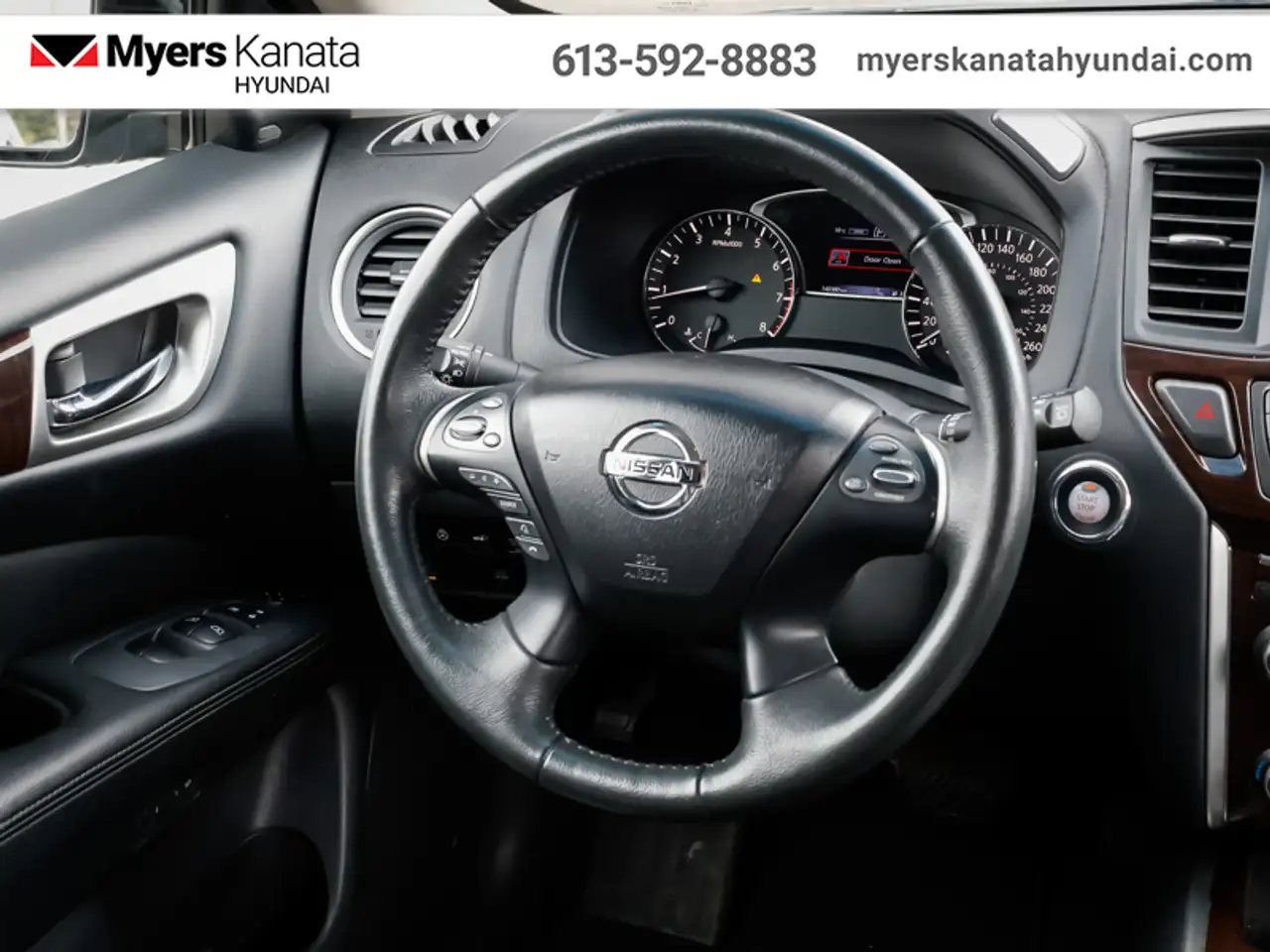 Nissan Pathfinder снимка Nissan Pathfinder
