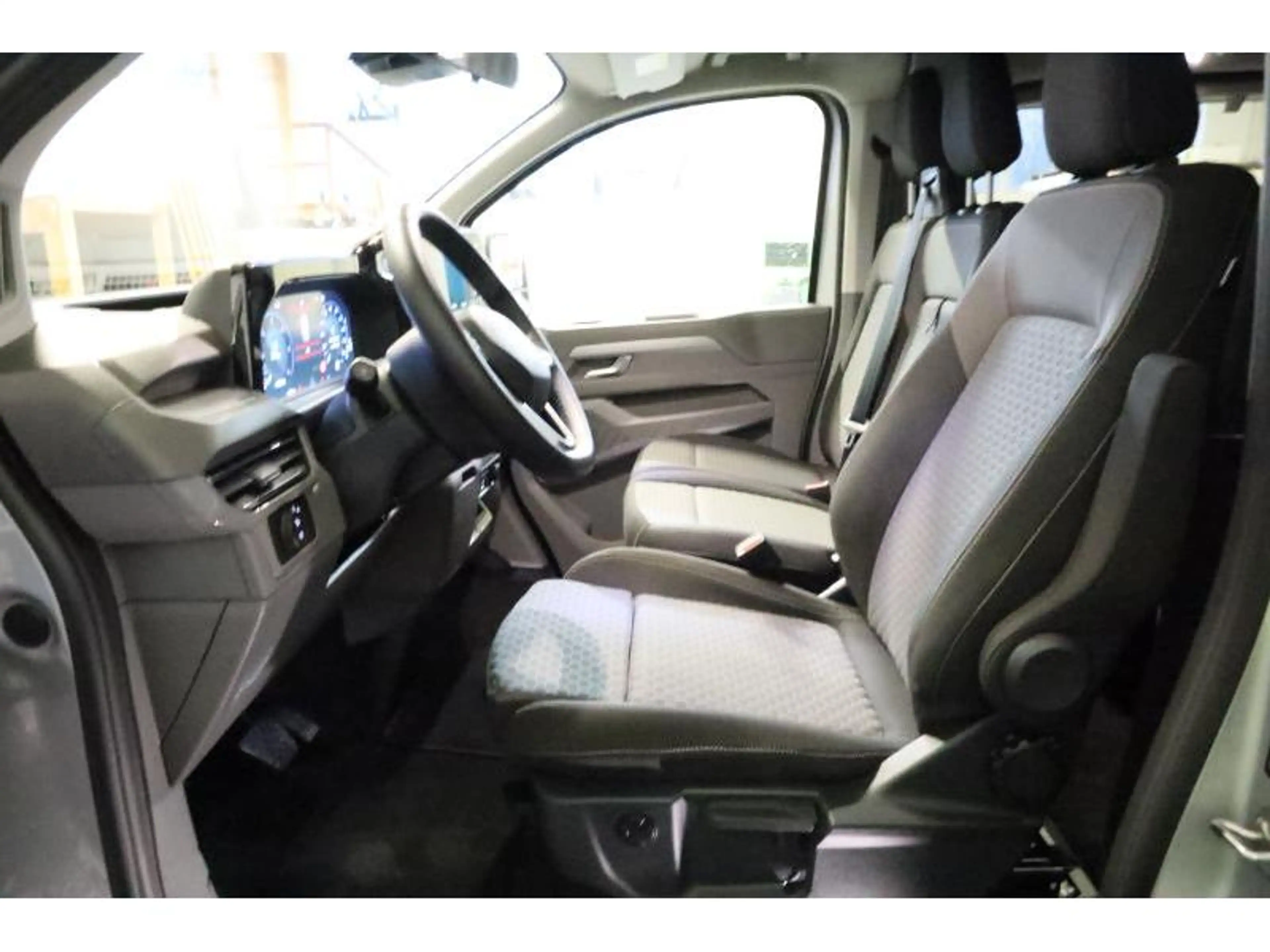 Volkswagen T7 Caravelle STYLE COURT A8 — photo 8