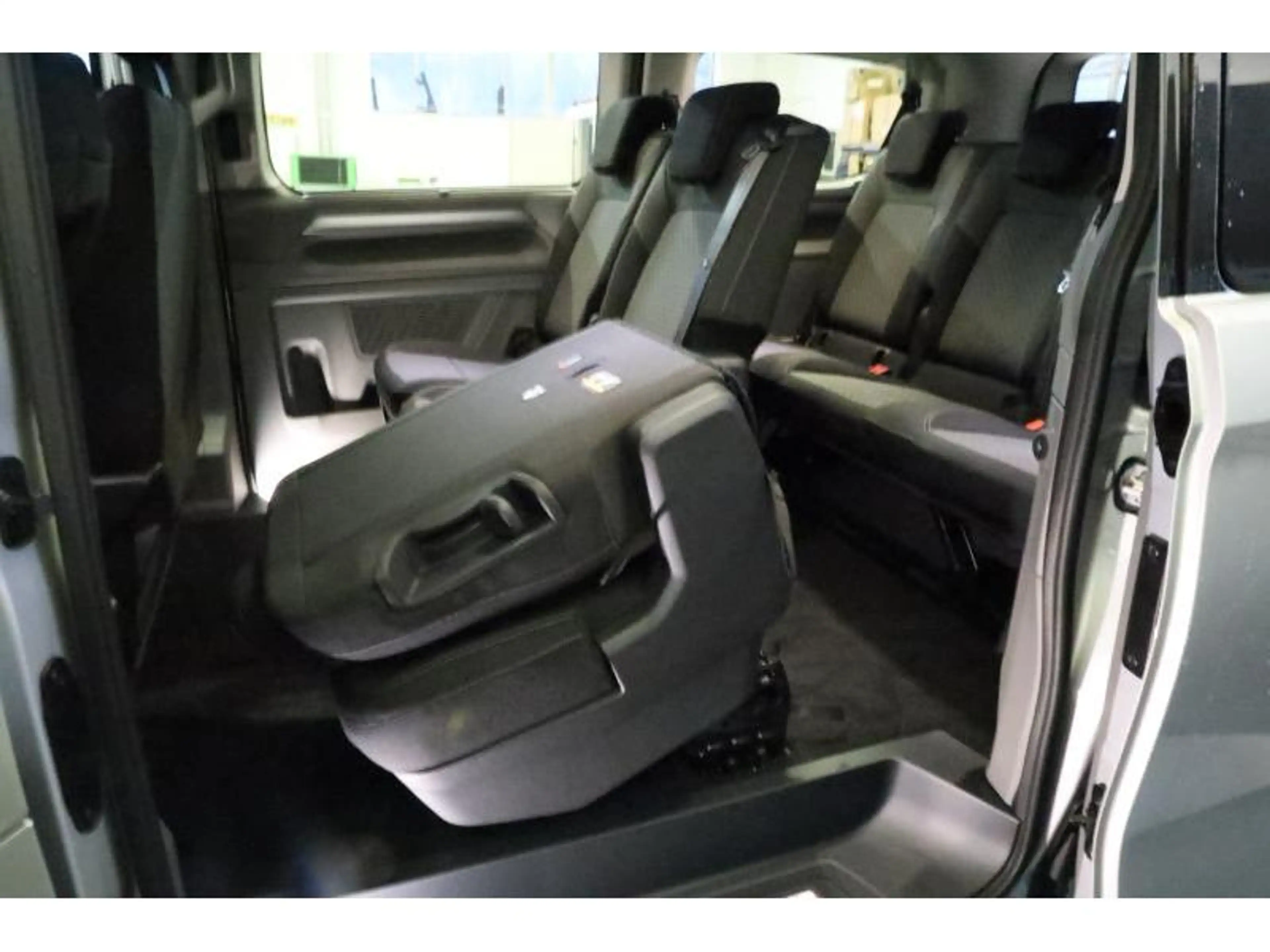 Volkswagen T7 Caravelle STYLE COURT A8 — photo 10