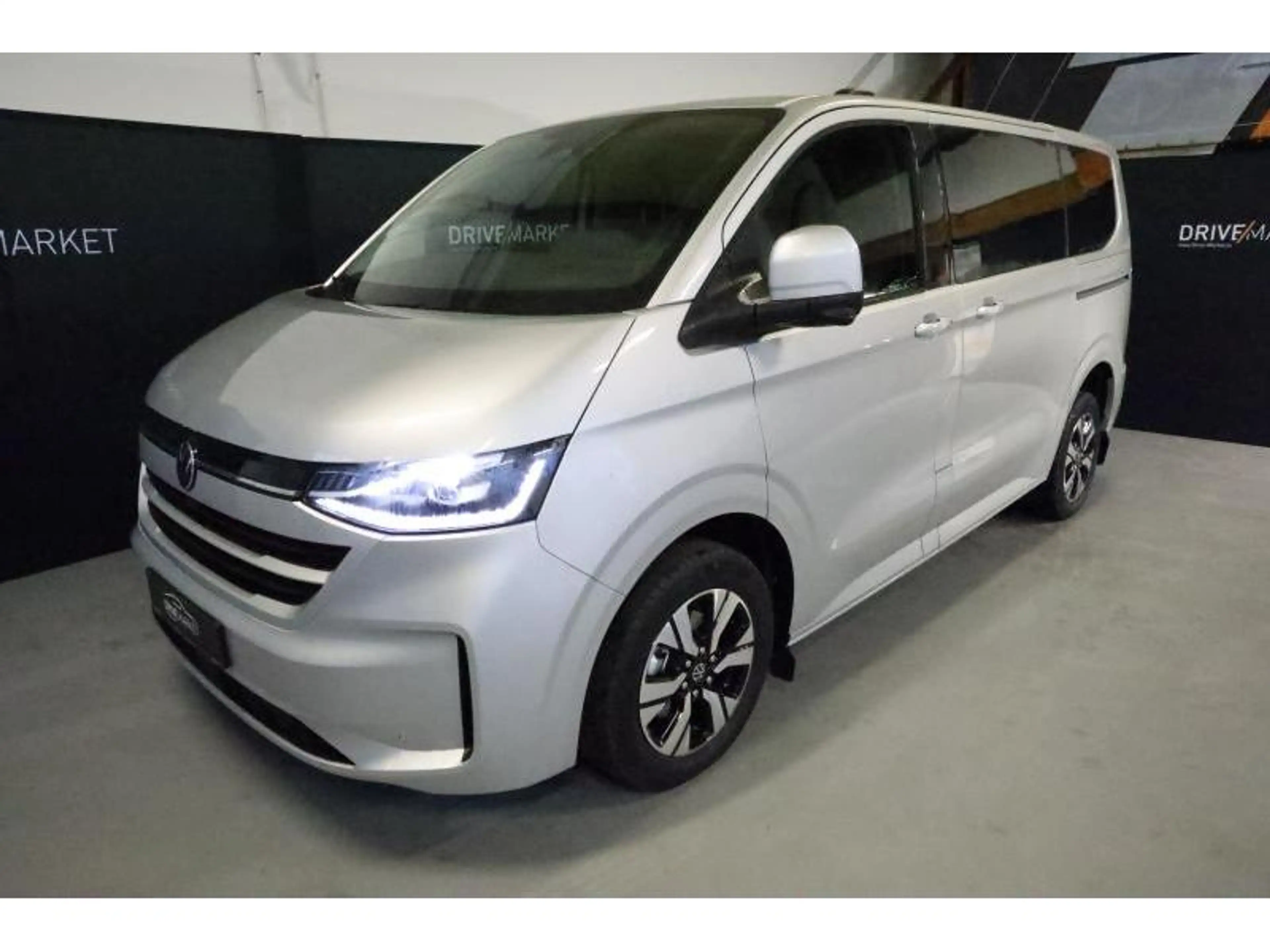 Volkswagen T7 Caravelle STYLE COURT A8